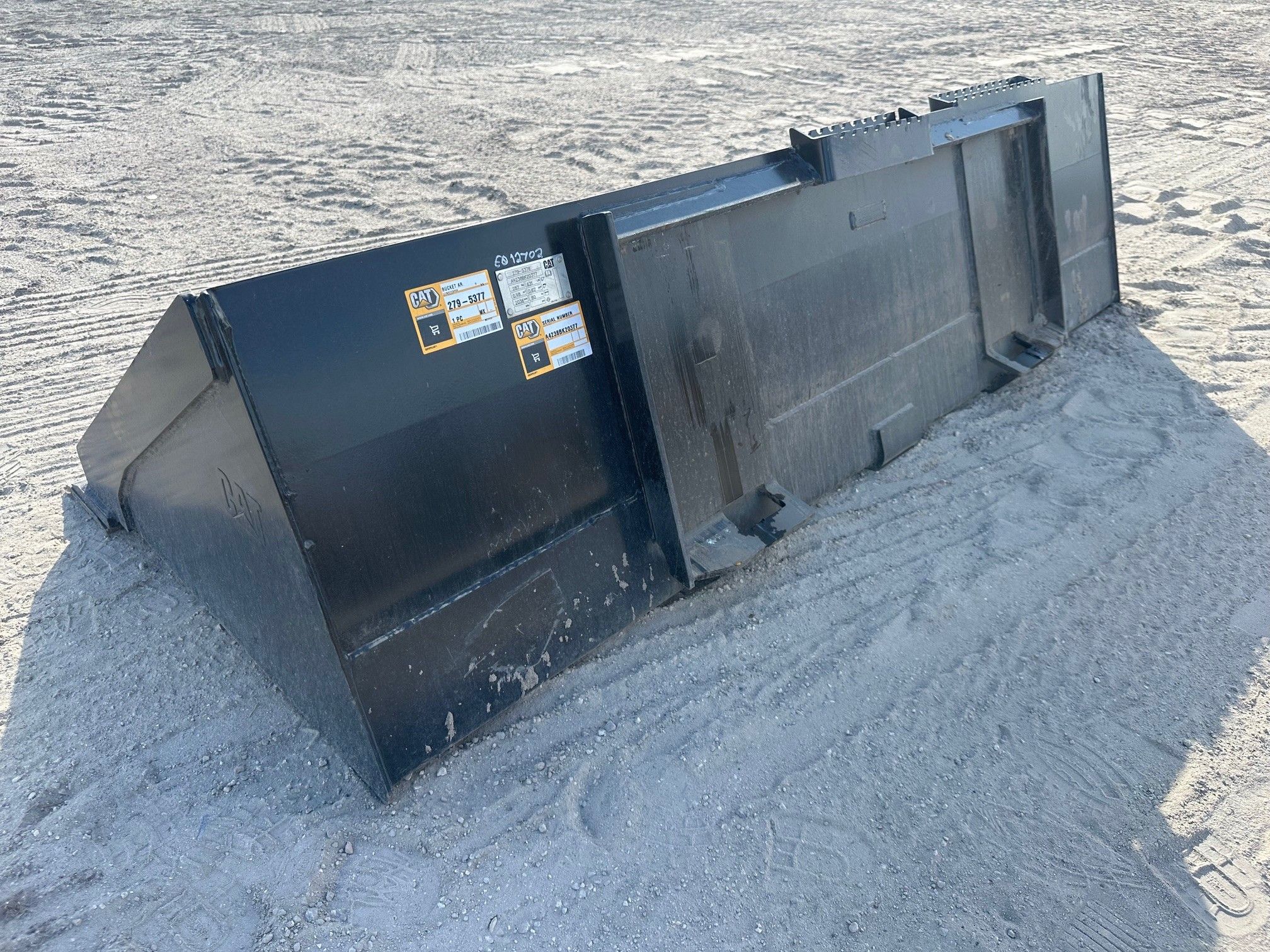 CAT 299D3 80" Skid Steer Bucket Photo 2 Thumbnail