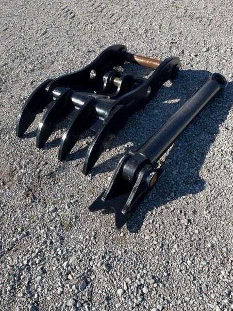 THUMB FOR SY265C (NO QUICK COUPLER) Photo 3 Thumbnail