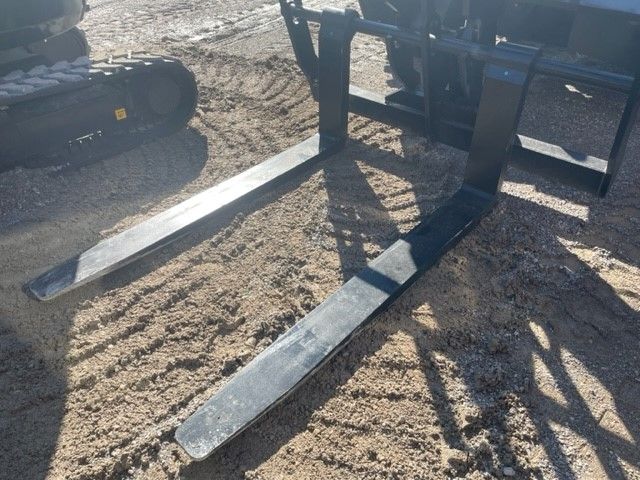 60" SET OF FORKS FOR STH1256 TELEHANDLER Photo 3 Thumbnail