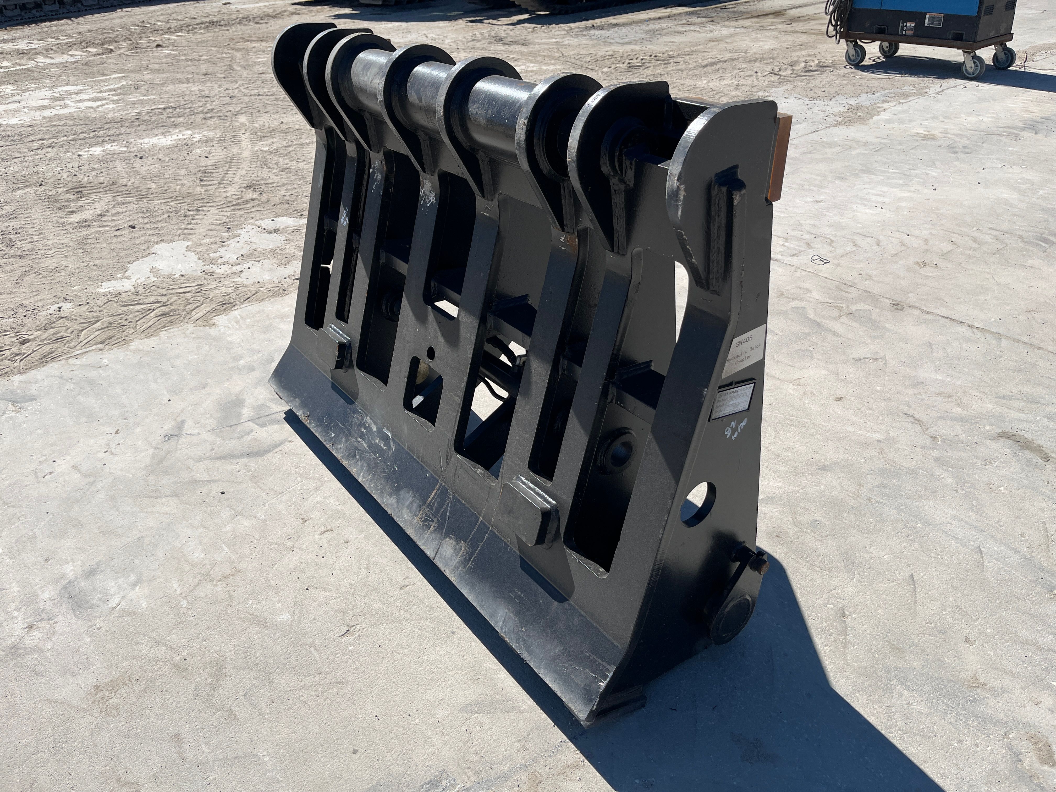 QCH HYDRAULIC QUICK COUPLER FOR SW405K Photo 4 Thumbnail