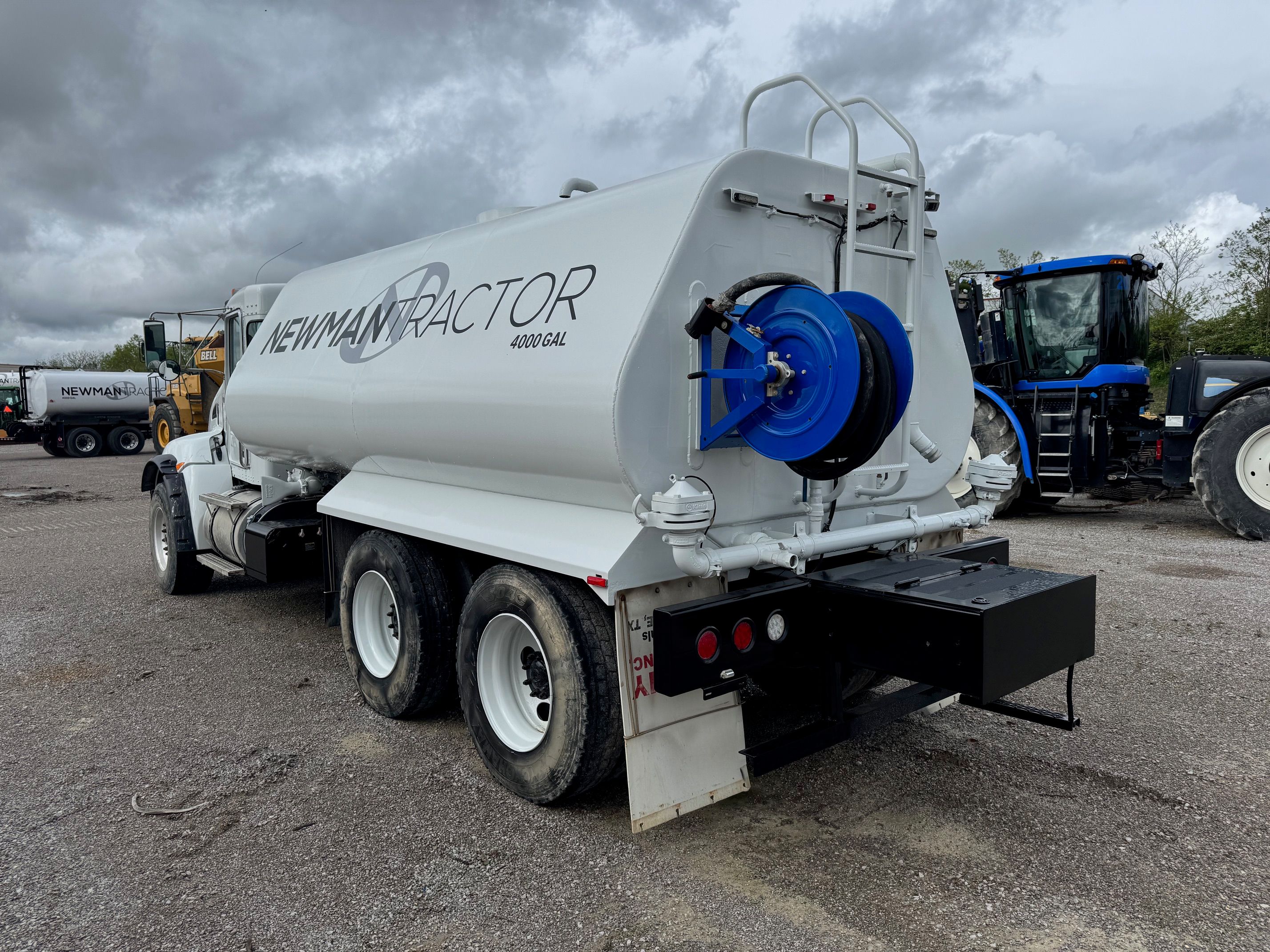 2018 KENWORTH T370 WATER Photo 2 Thumbnail