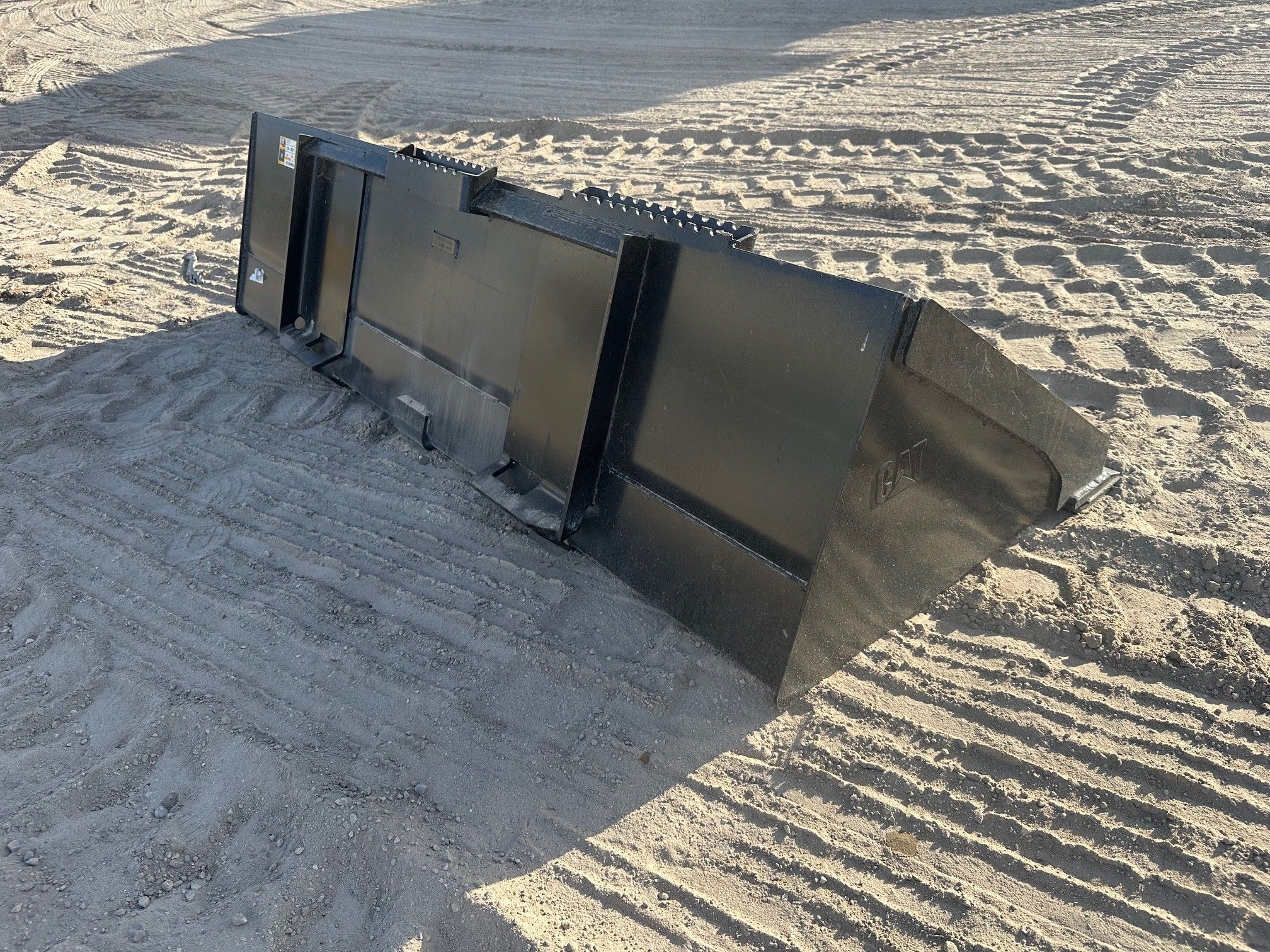 CAT 299D3 80" Skid Steer Bucket Photo 3 Thumbnail