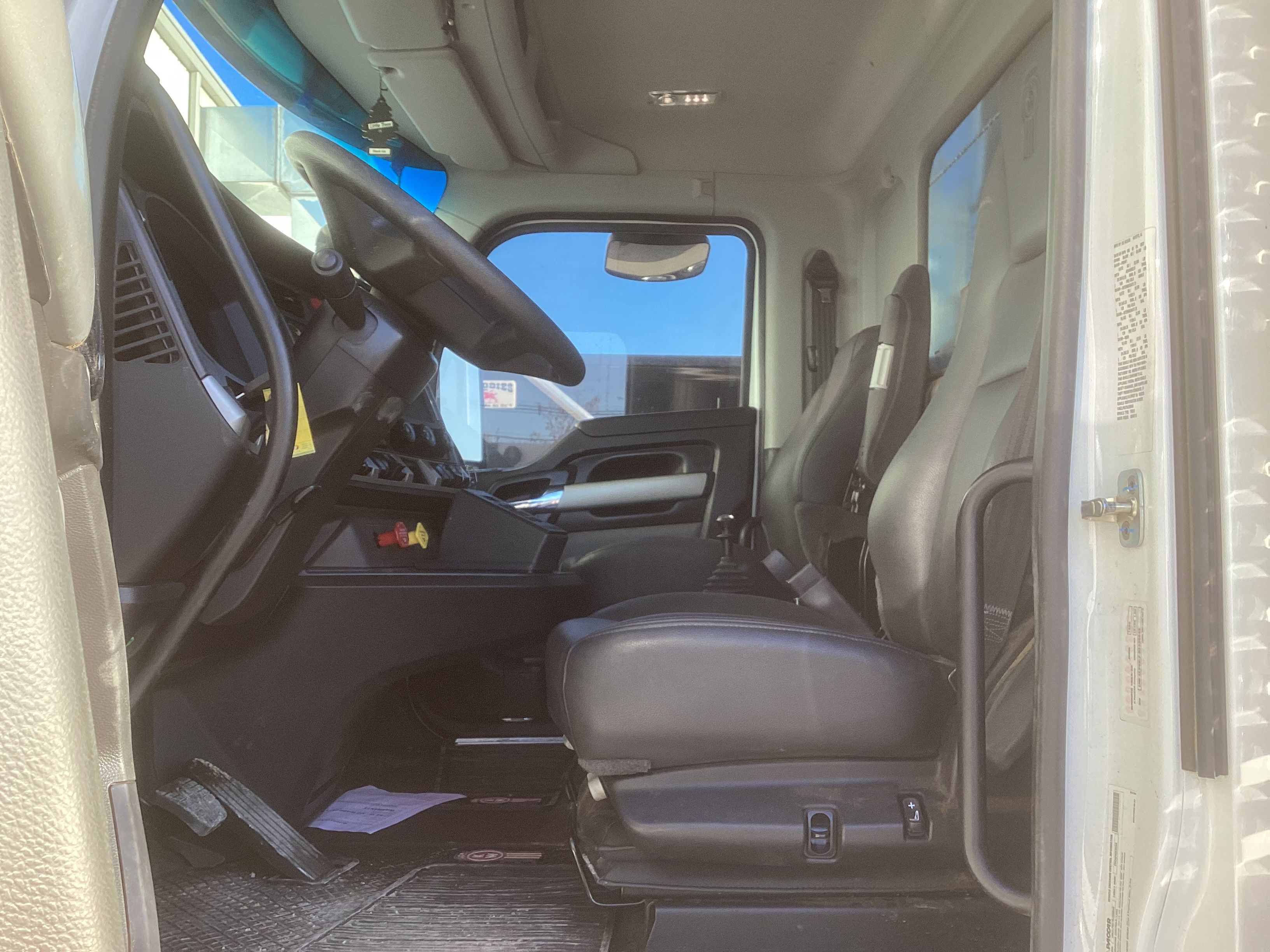 2024 KENWORTH T880 DUMP Photo 6 Thumbnail