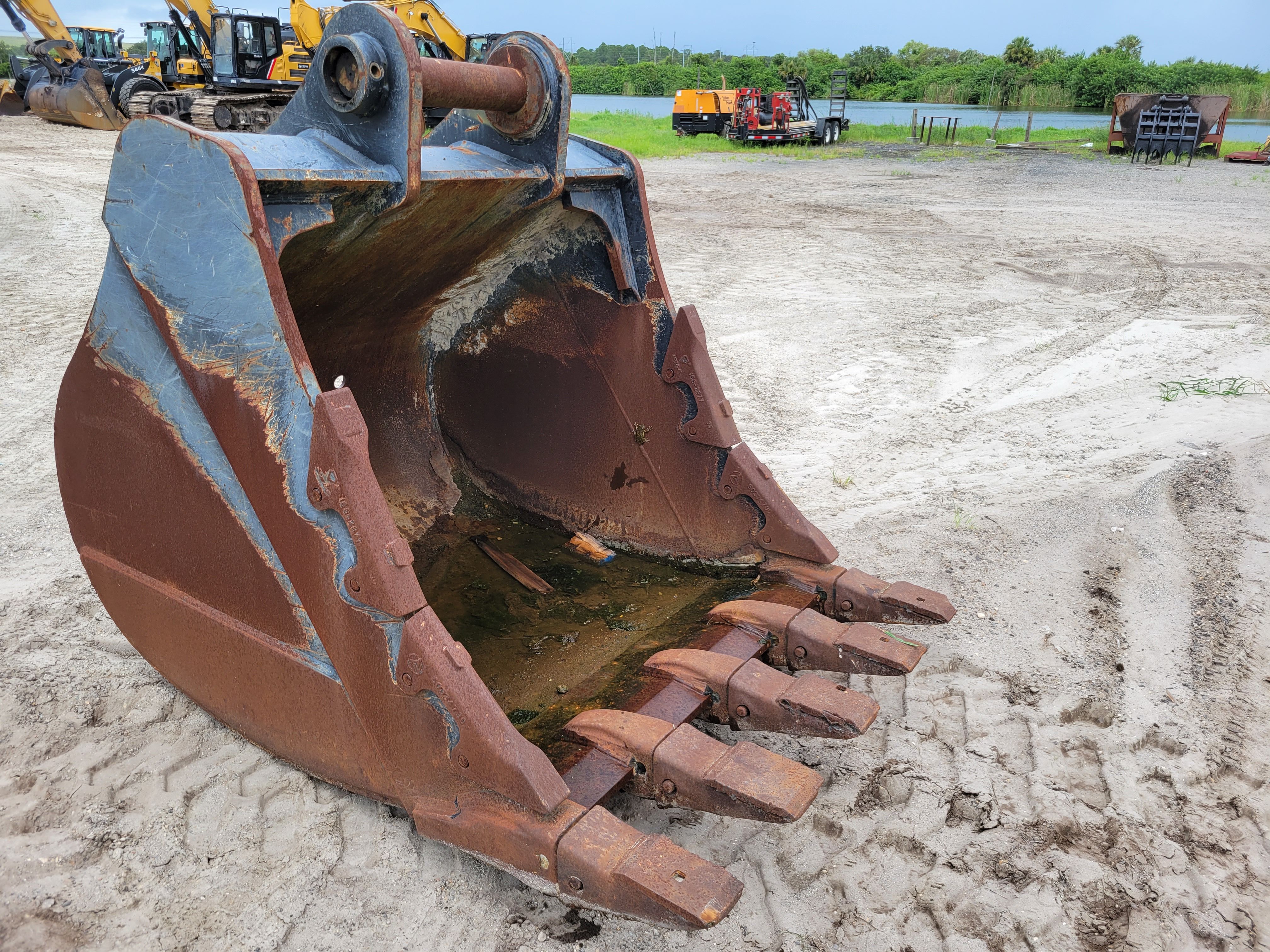 60" BUCKET FOR SY500H Photo 2 Thumbnail