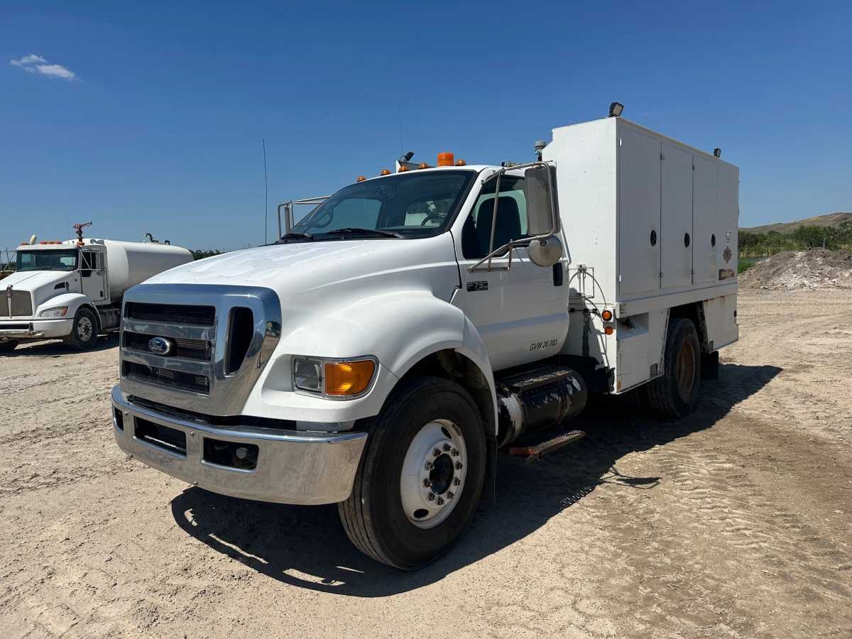 2008 FORD Ford F750 Lube Truck Photo 1