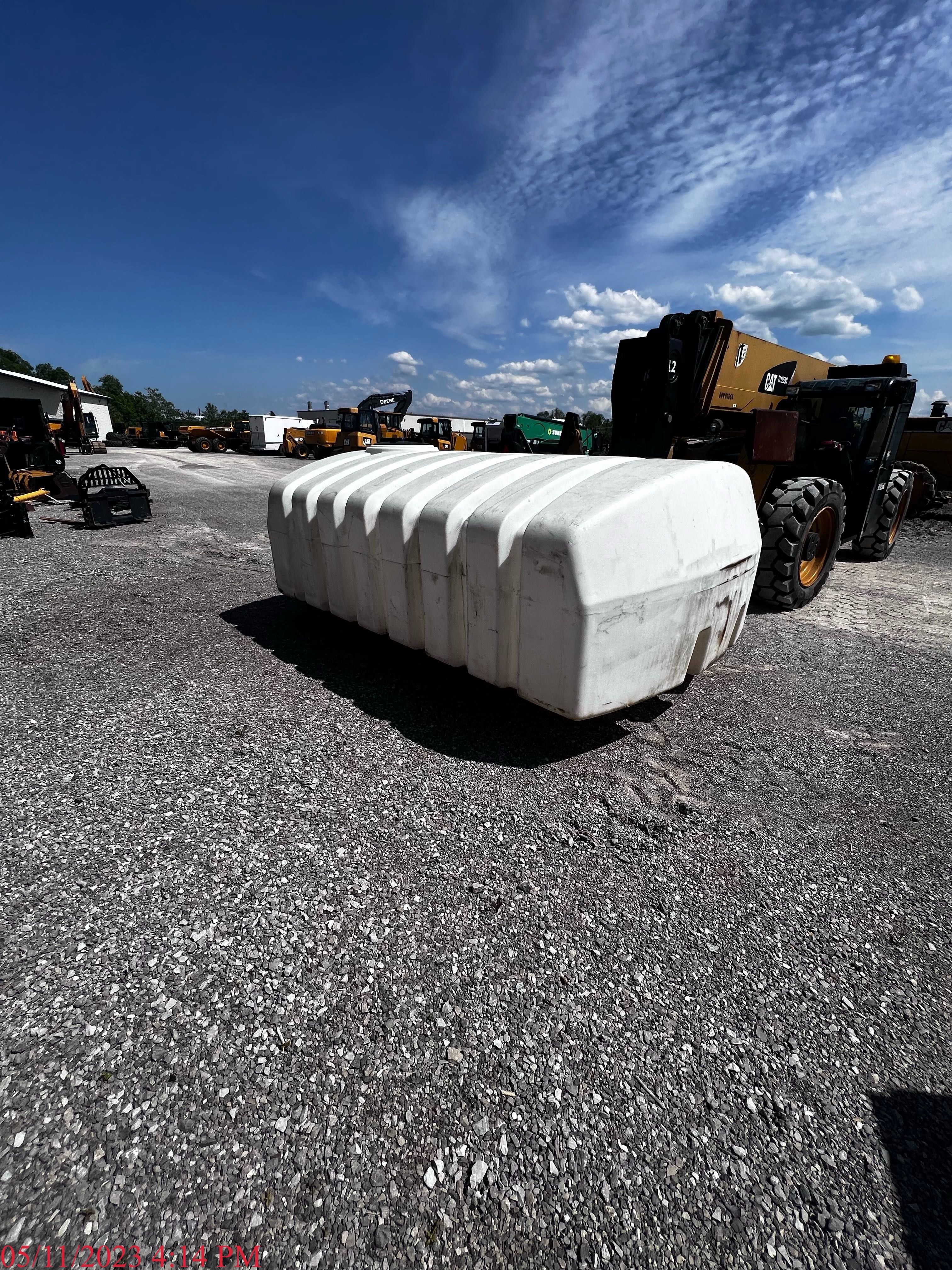 WATER HAULING TANK, 1600 GALLONS, LOW PROFILE Photo 4 Thumbnail