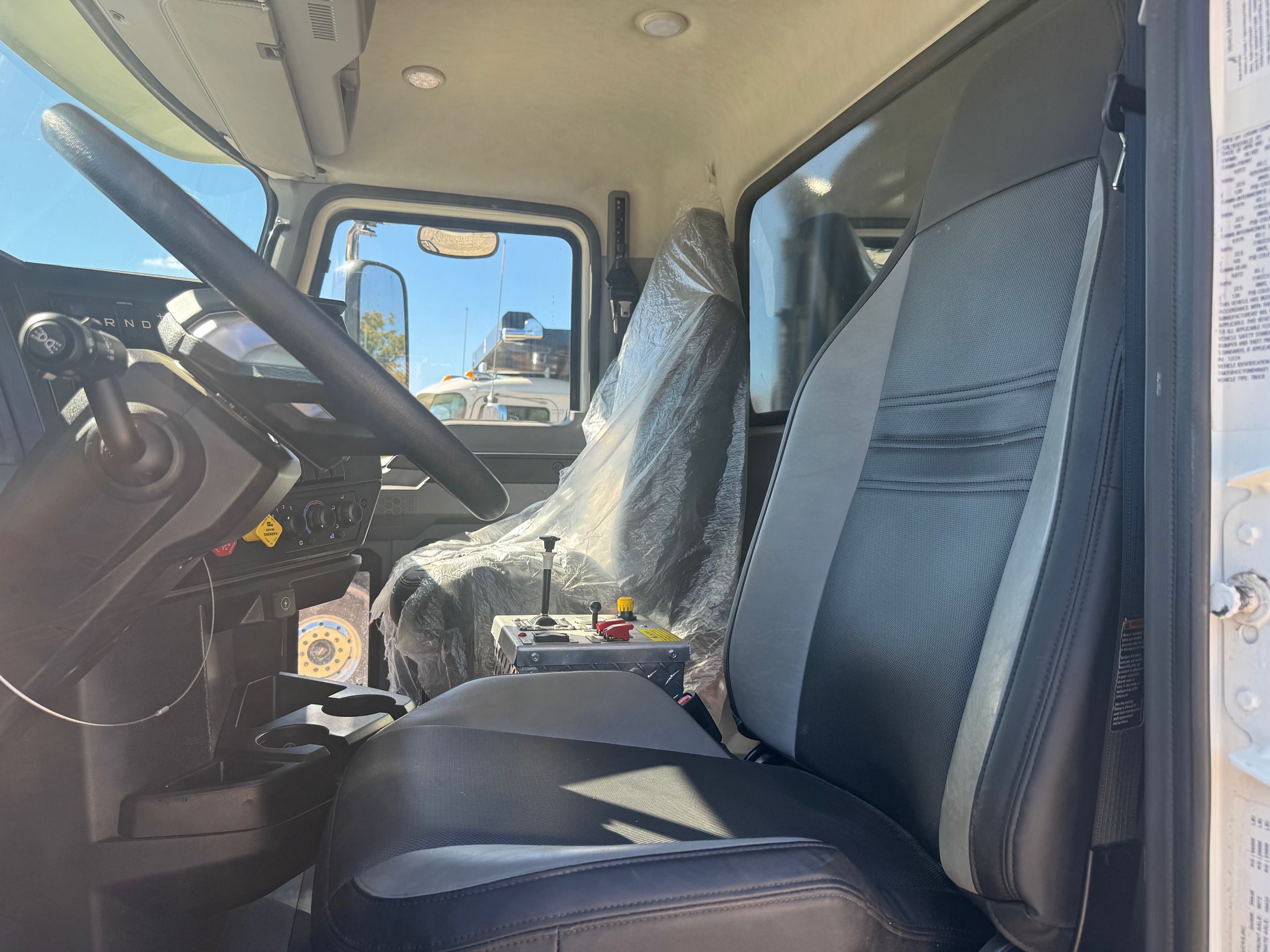 2025 MACK GR64F Photo 5 Thumbnail