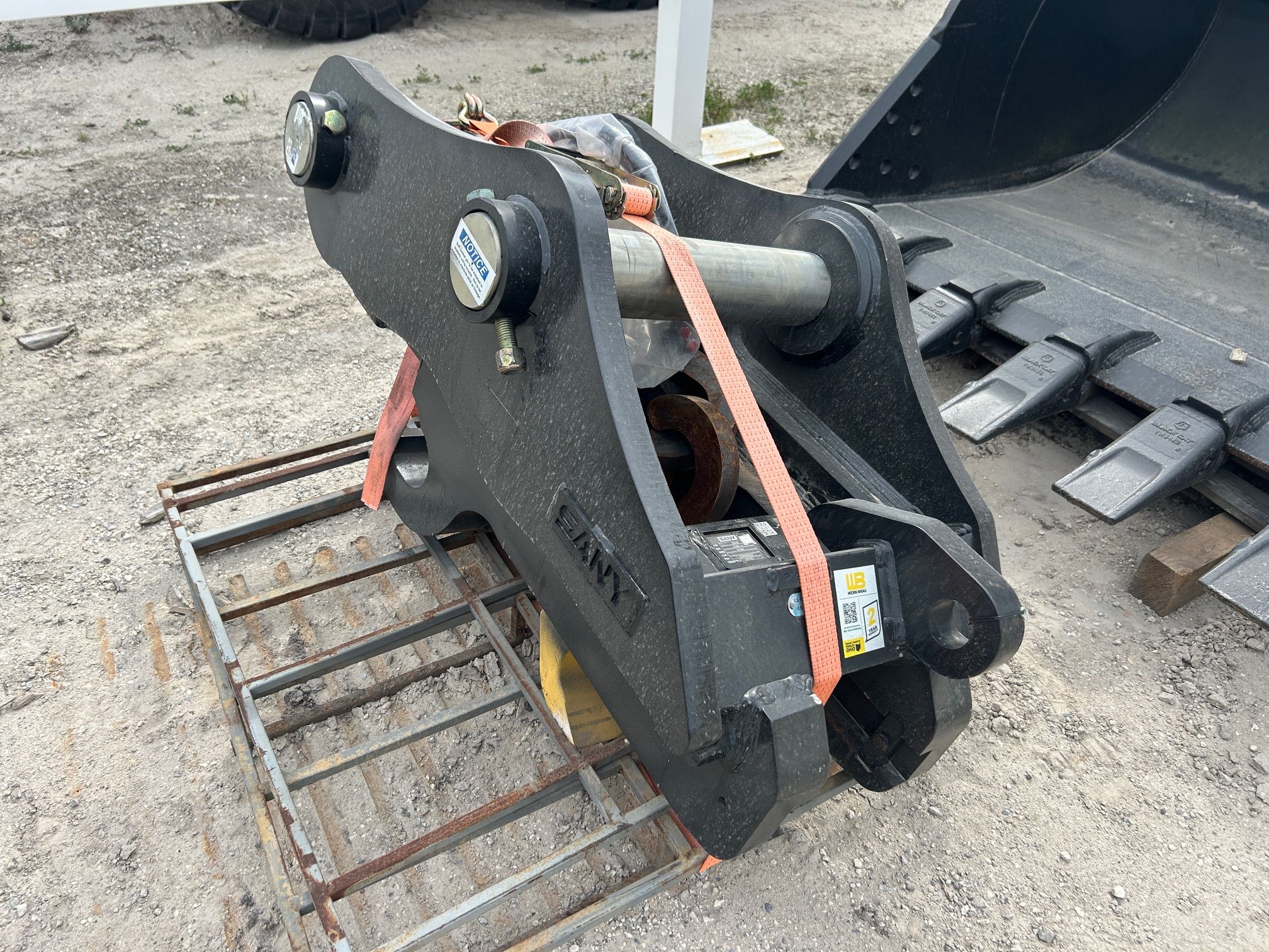 SANY SY500H HYDRAULIC QUICK COUPLER Photo 1 Thumbnail