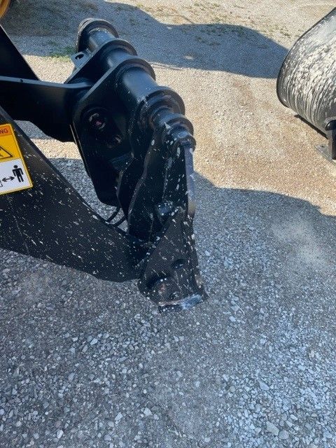 HYDRAULIC QUICK COUPLER FOR SW305K Photo 3 Thumbnail