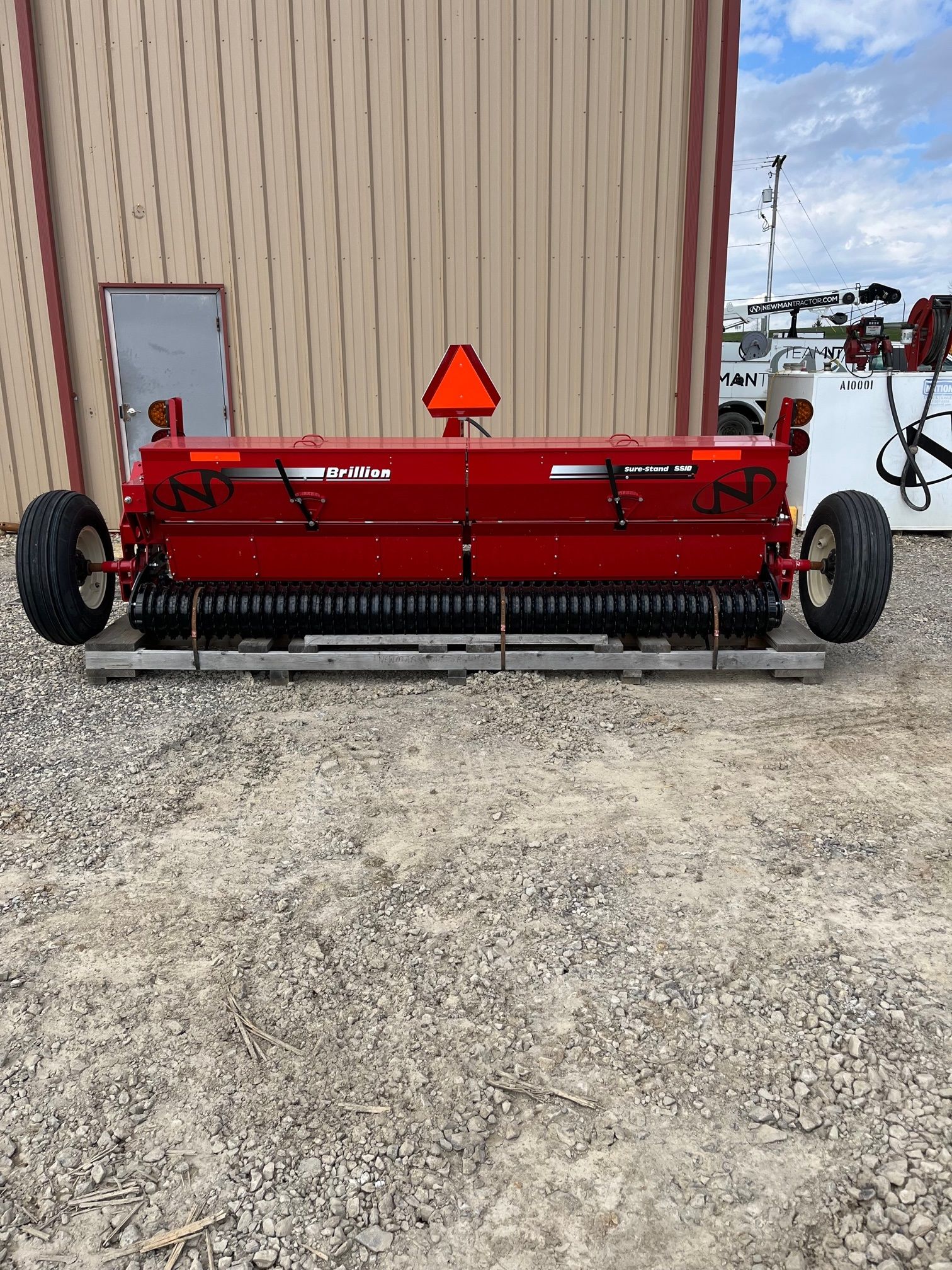 BRILLION 10' SSB SURE-STAND SEEDER Photo 2 Thumbnail