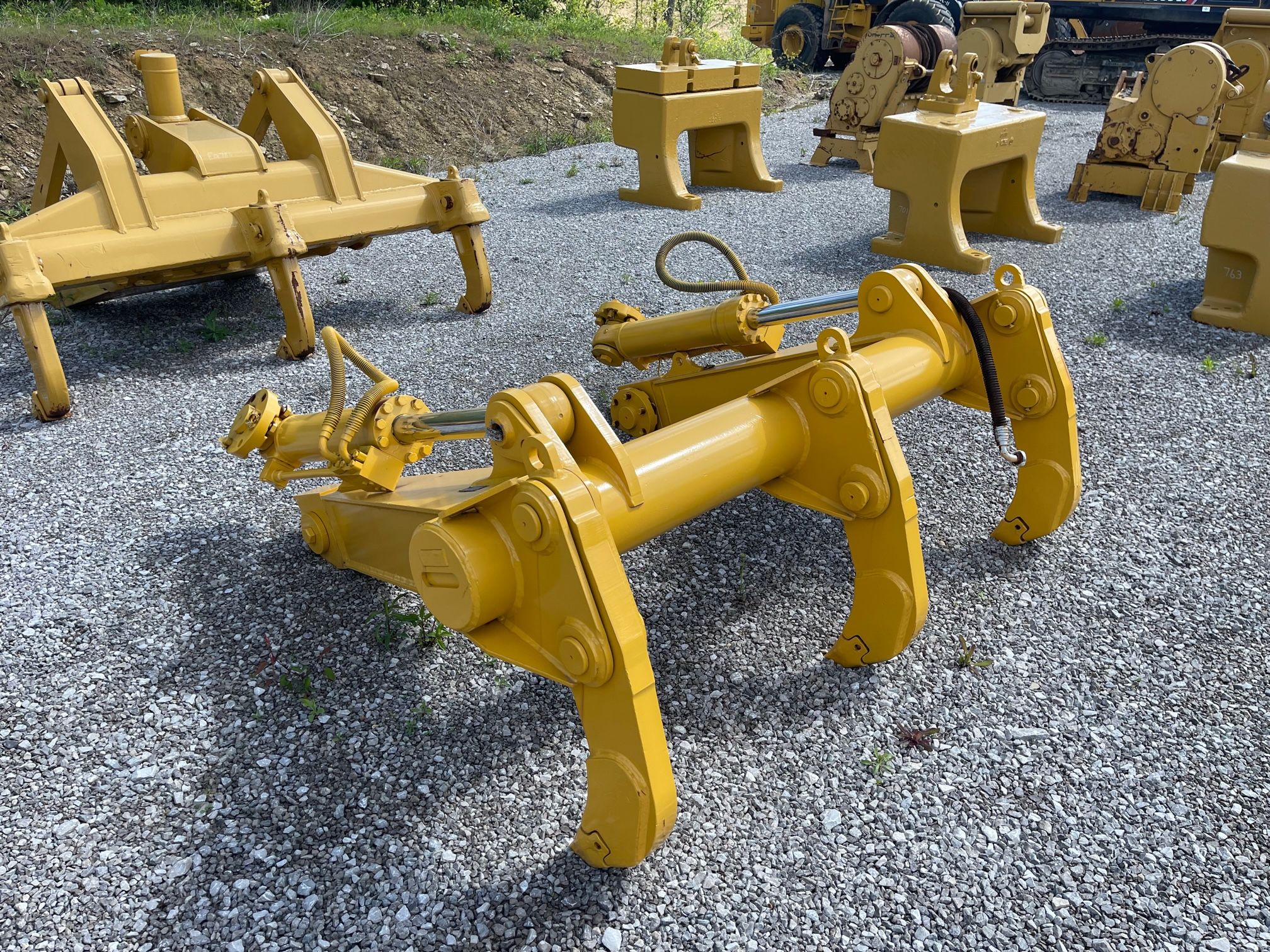 JOHN DEERE RIPPER FITS 755C Photo 3 Thumbnail