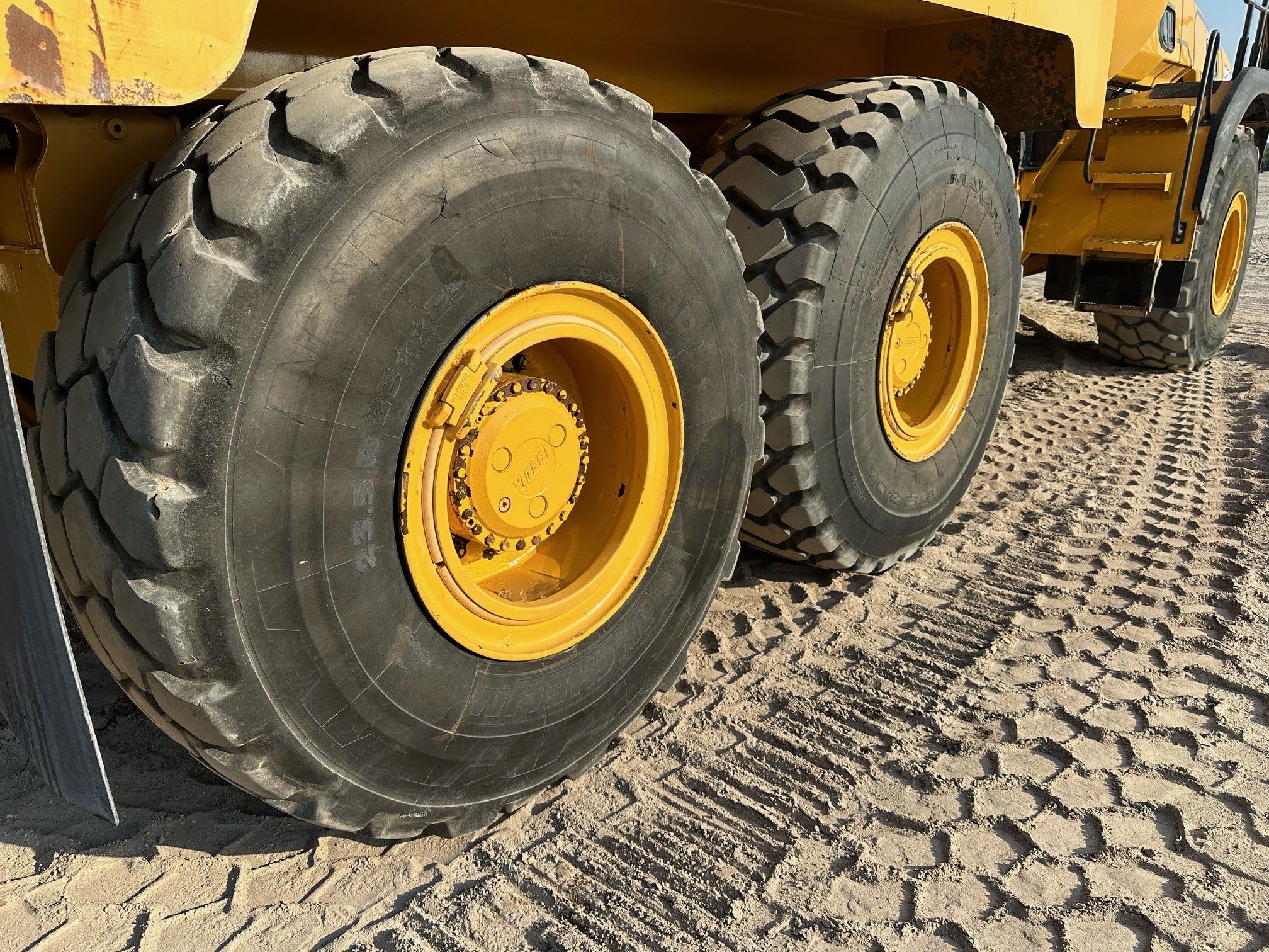 2015 BELL B30E Photo 14 Thumbnail