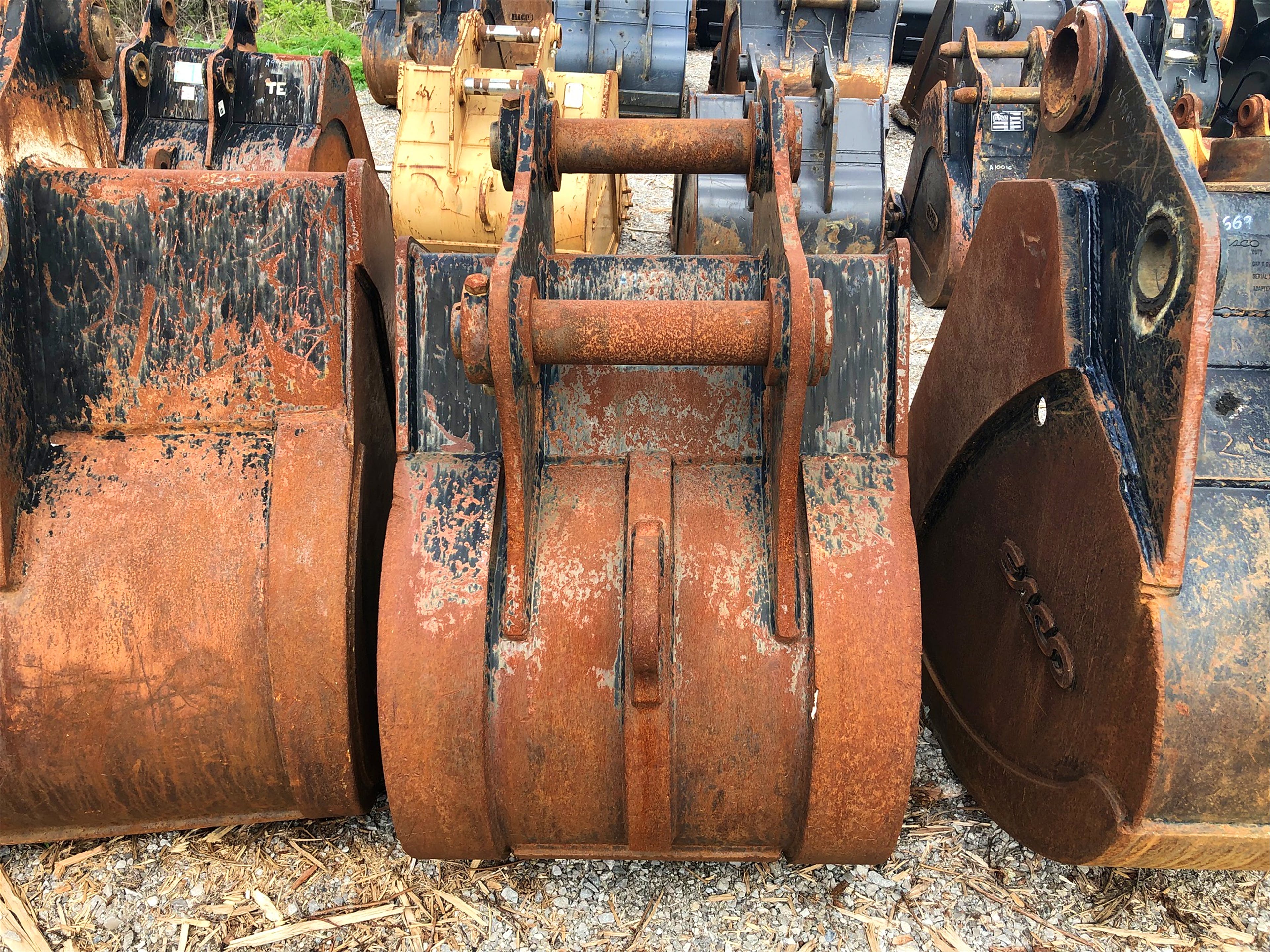 36" BUCKET FOR SY235C Photo 2 Thumbnail