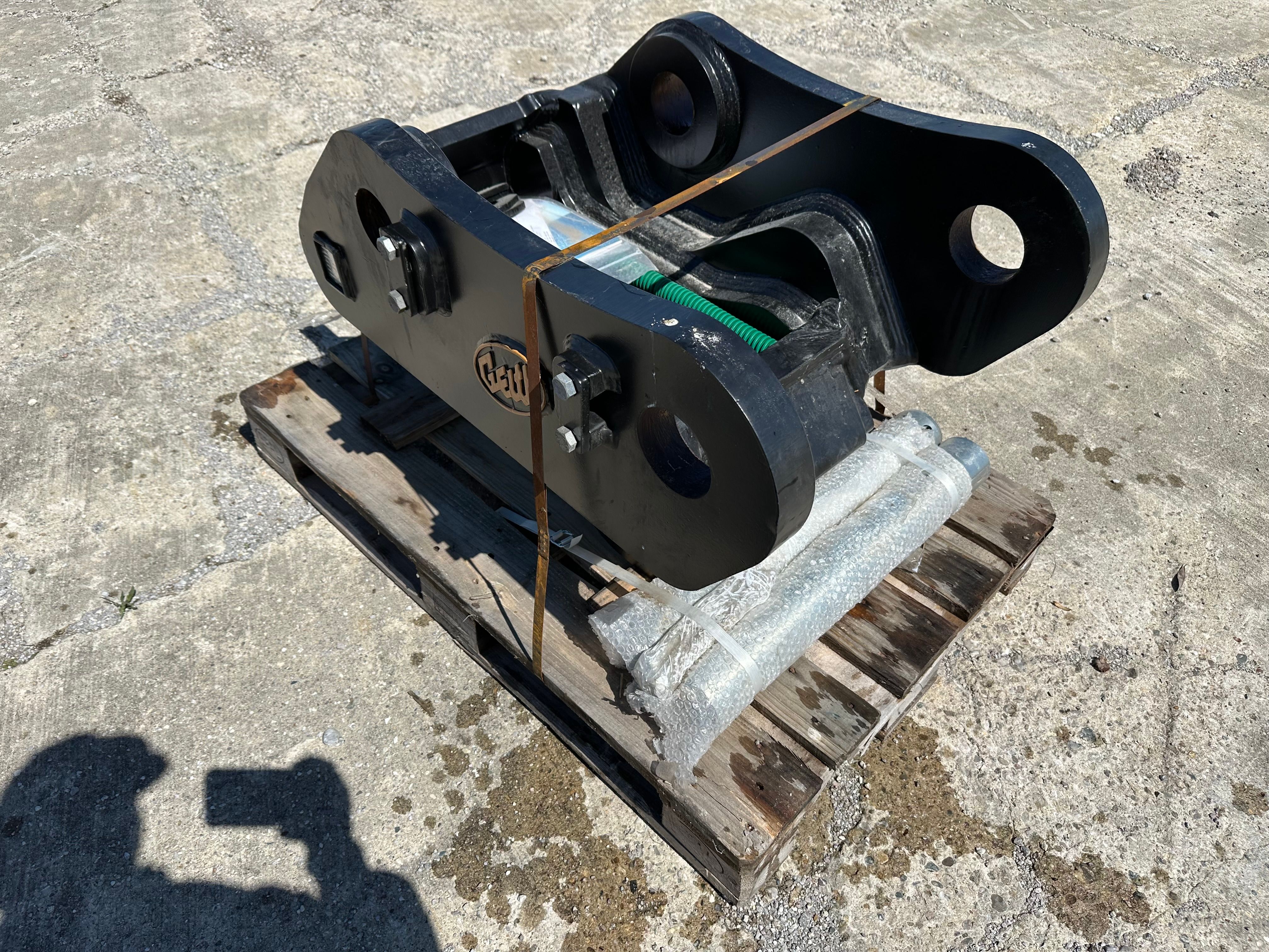 SY385 HYD COUPLER, GRABS SY365 BUCKETS Photo 1 Thumbnail