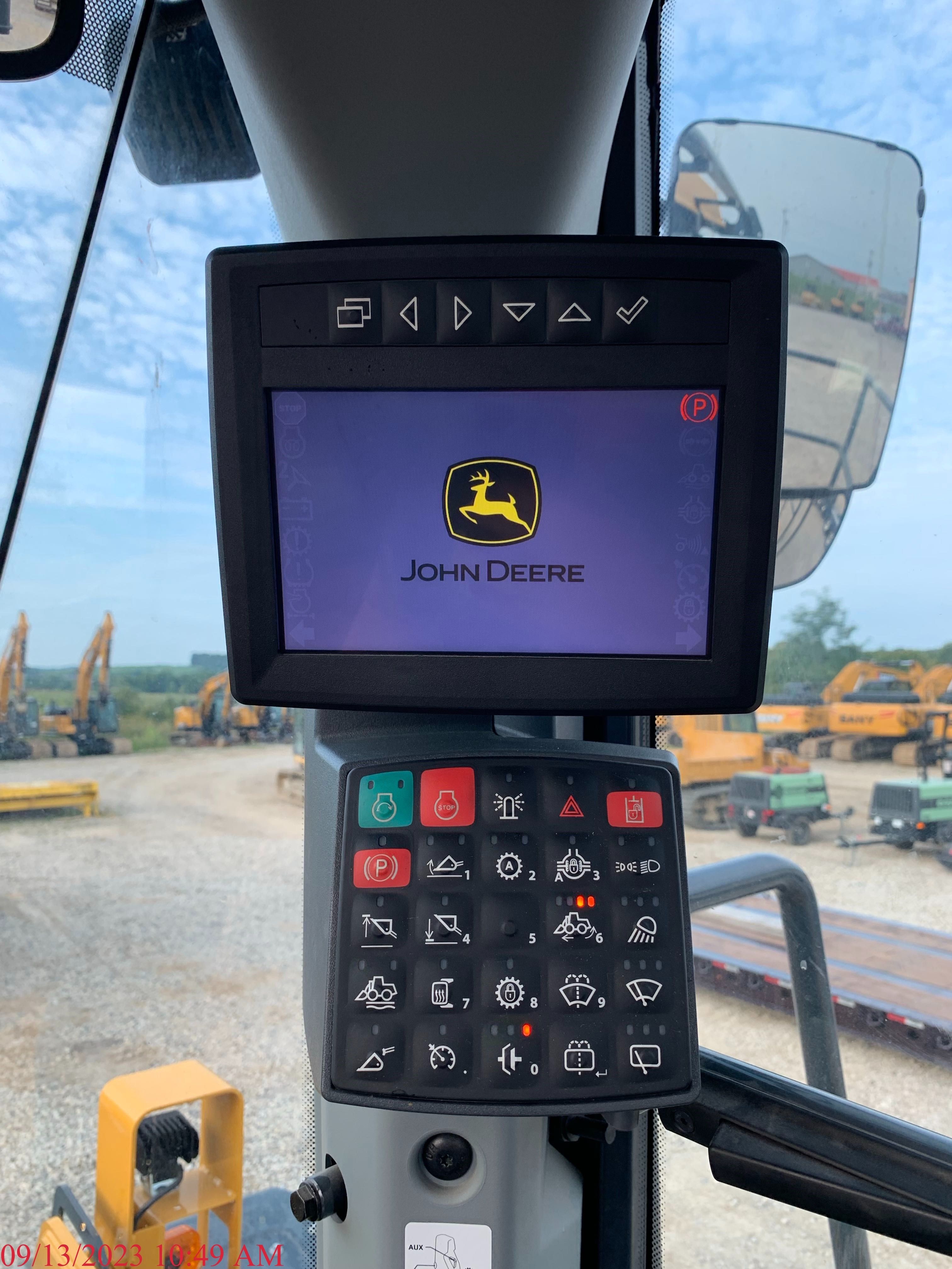 2022 JOHN DEERE 844L Photo 8 Thumbnail