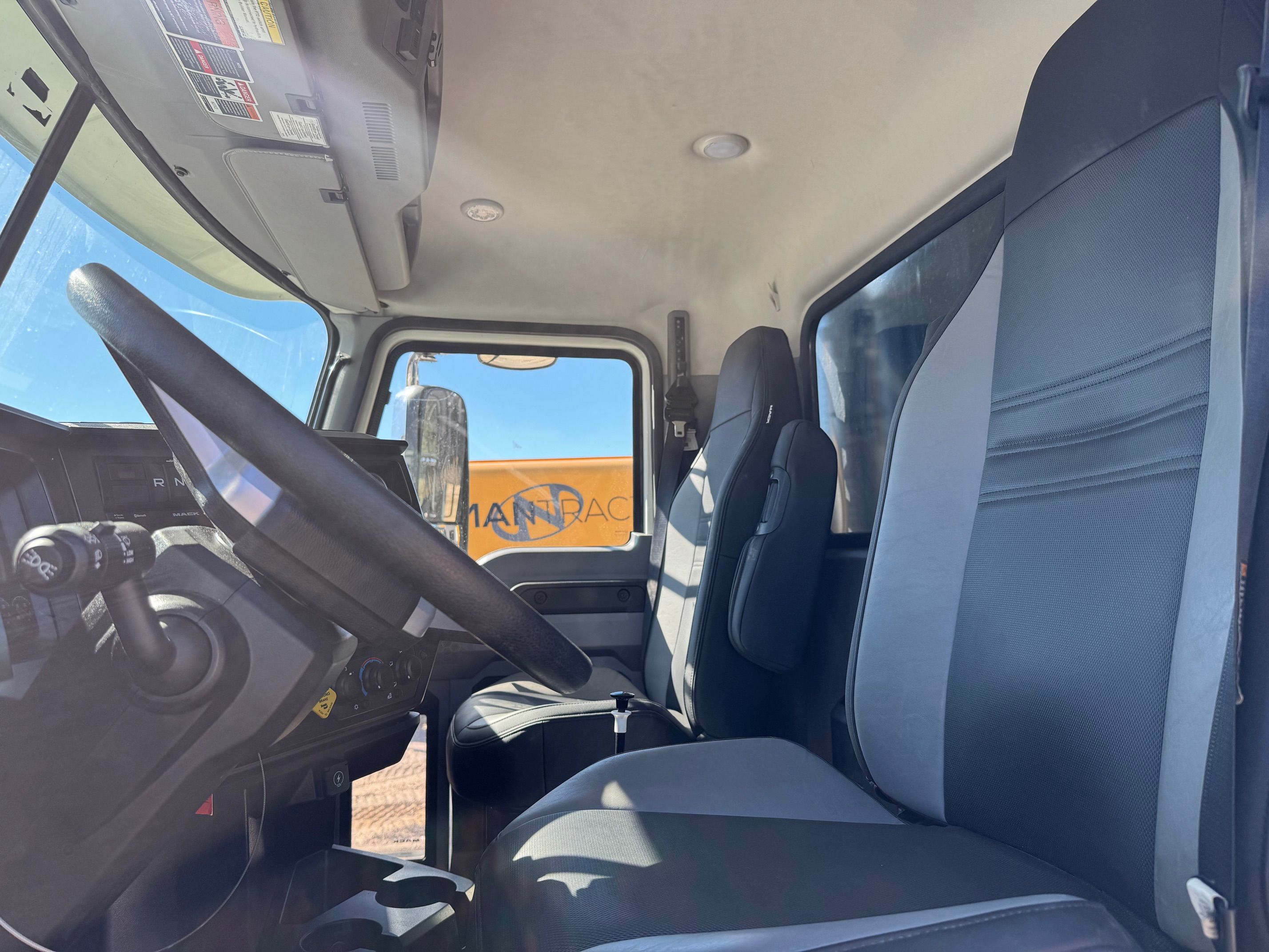 2025 MACK GR64F Photo 5 Thumbnail