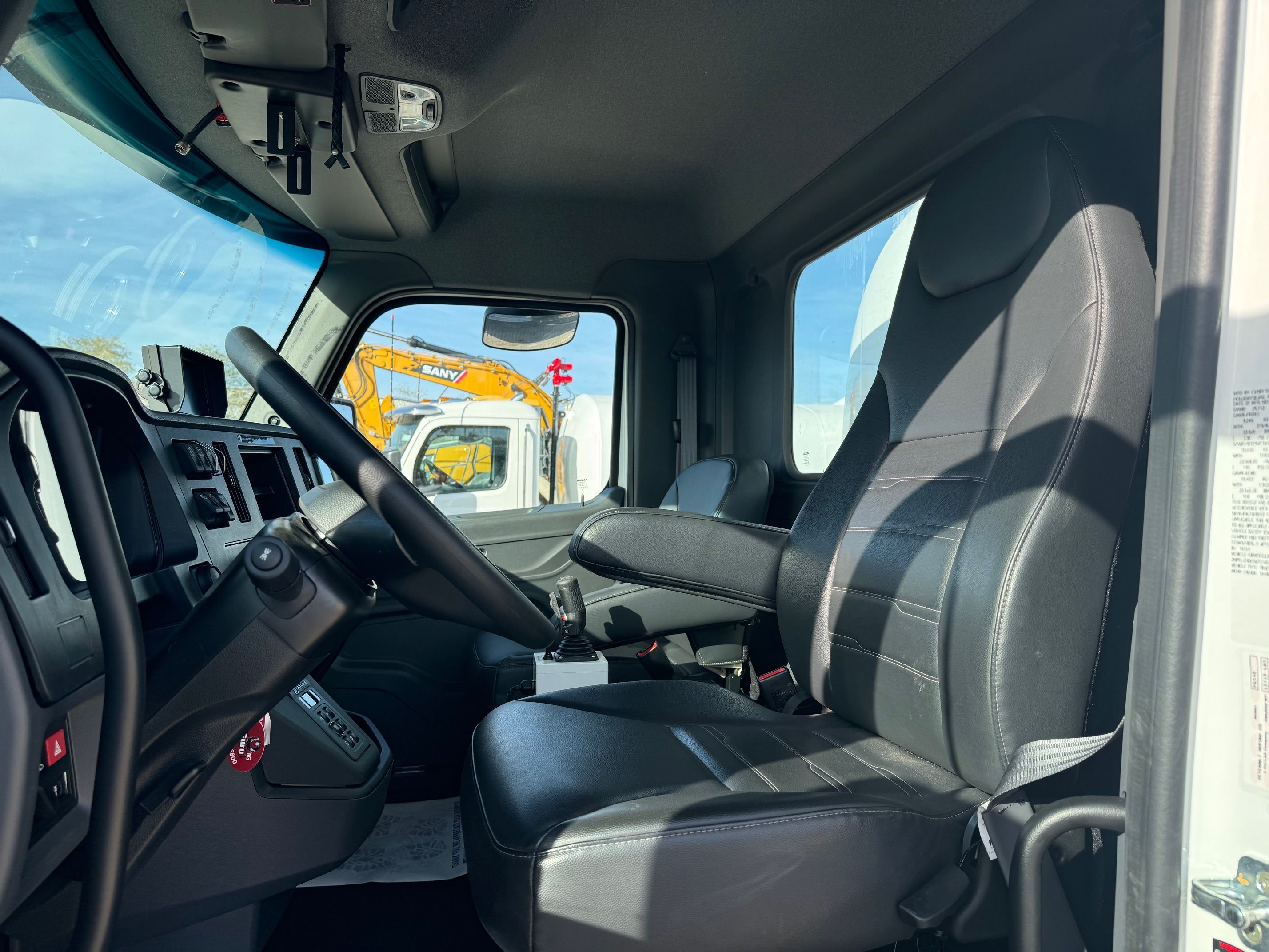 2025 PETERBILT 548 WATER Photo 5 Thumbnail