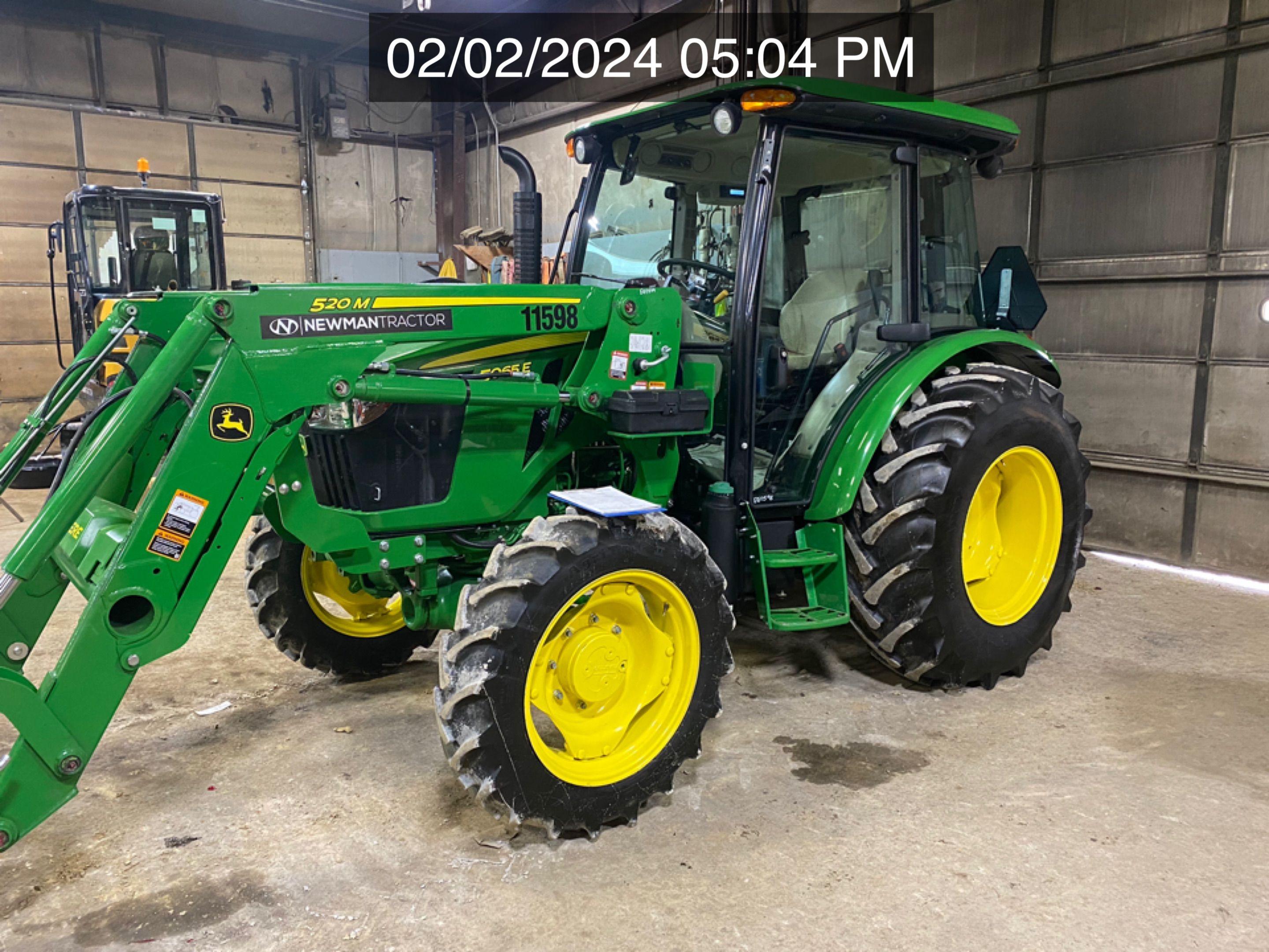 2022 JOHN DEERE 5065E Photo 4 Thumbnail