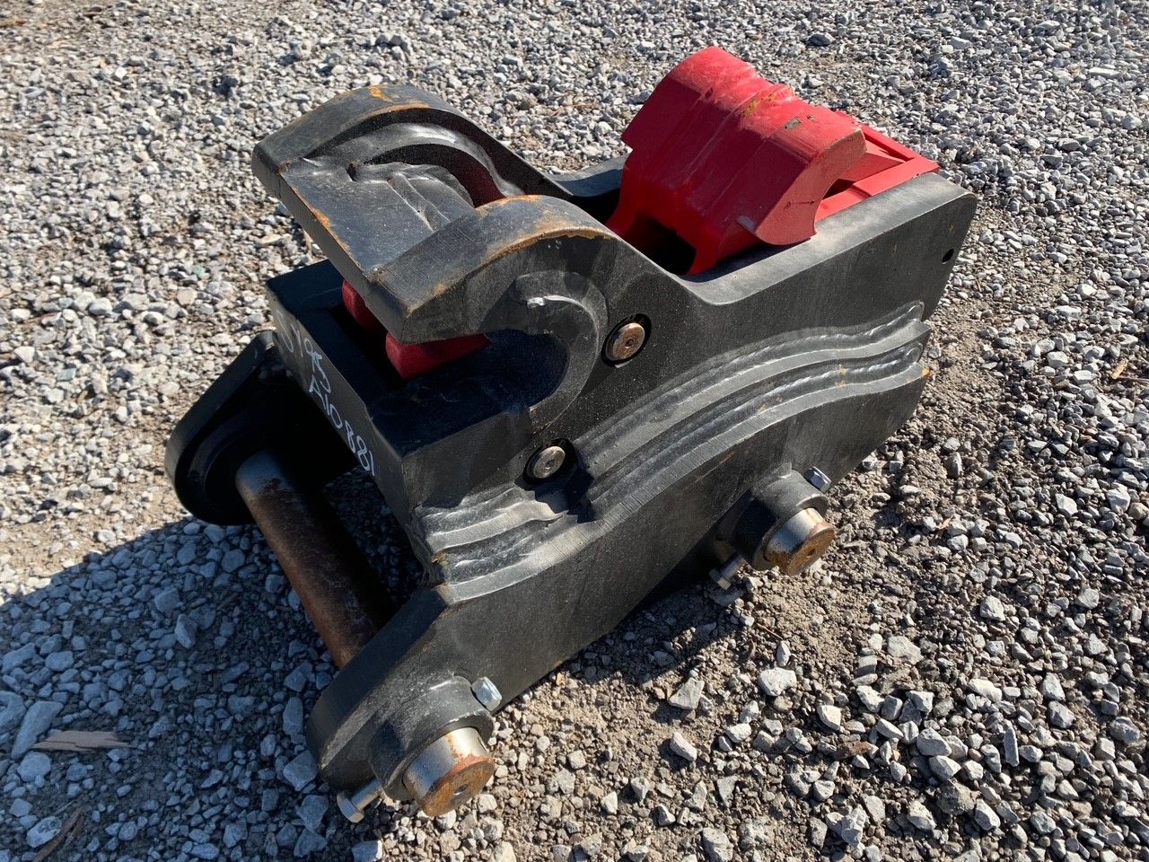 HYDRAULIC QUICK COUPLER FOR SY95C Photo 2 Thumbnail