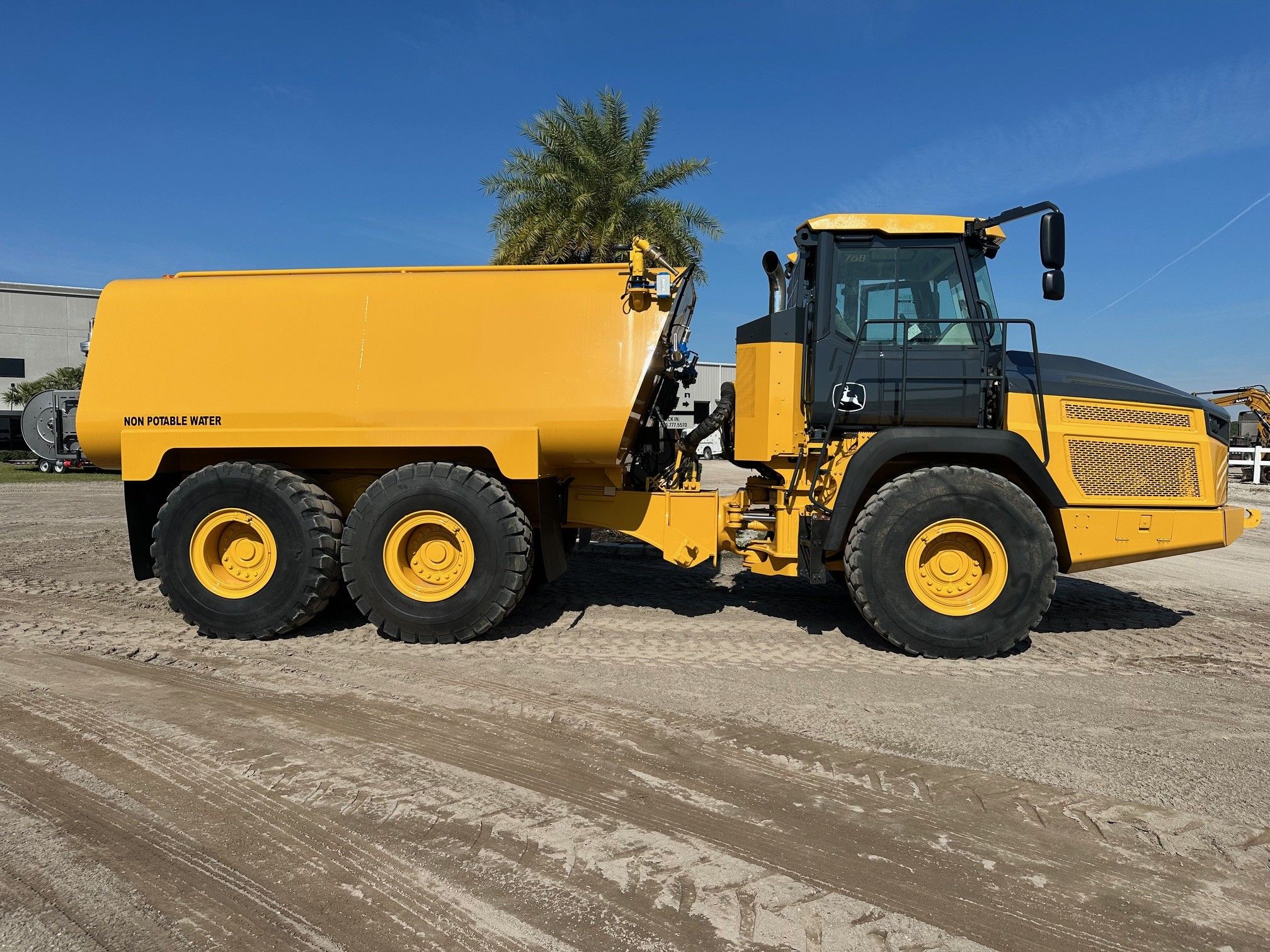 2018 JOHN DEERE 260E Photo 5 Thumbnail