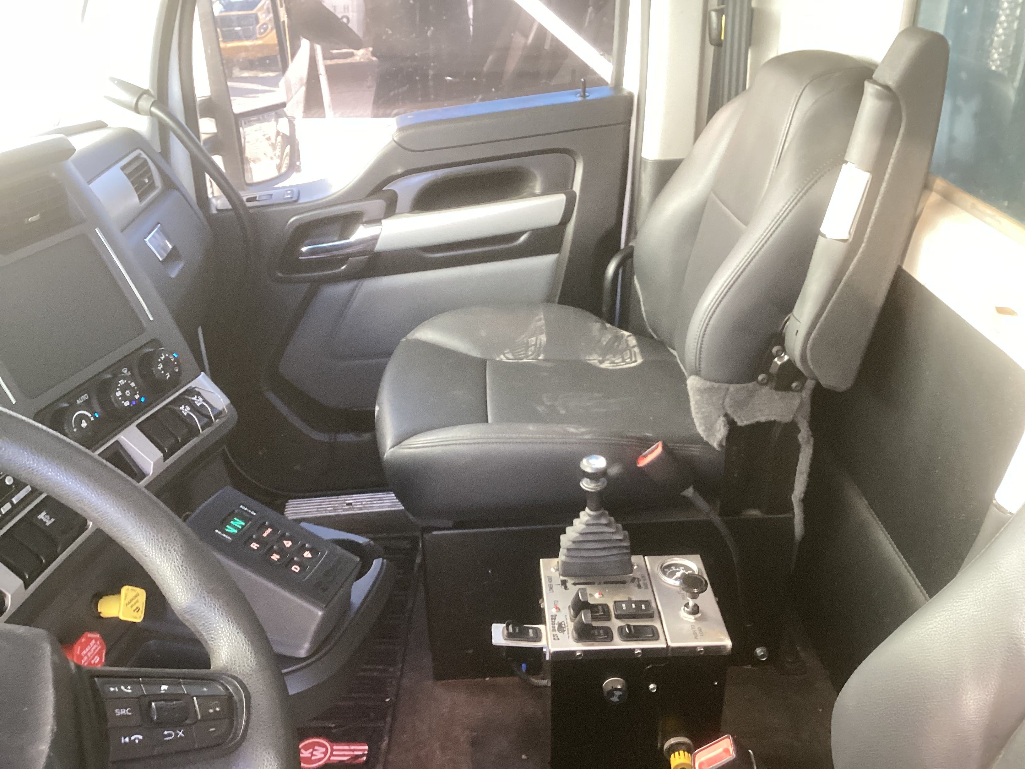 2024 KENWORTH T880 DUMP Photo 7 Thumbnail