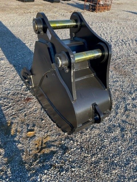 24" DIGGING BUCKET WITH 90MM PINS Photo 2 Thumbnail