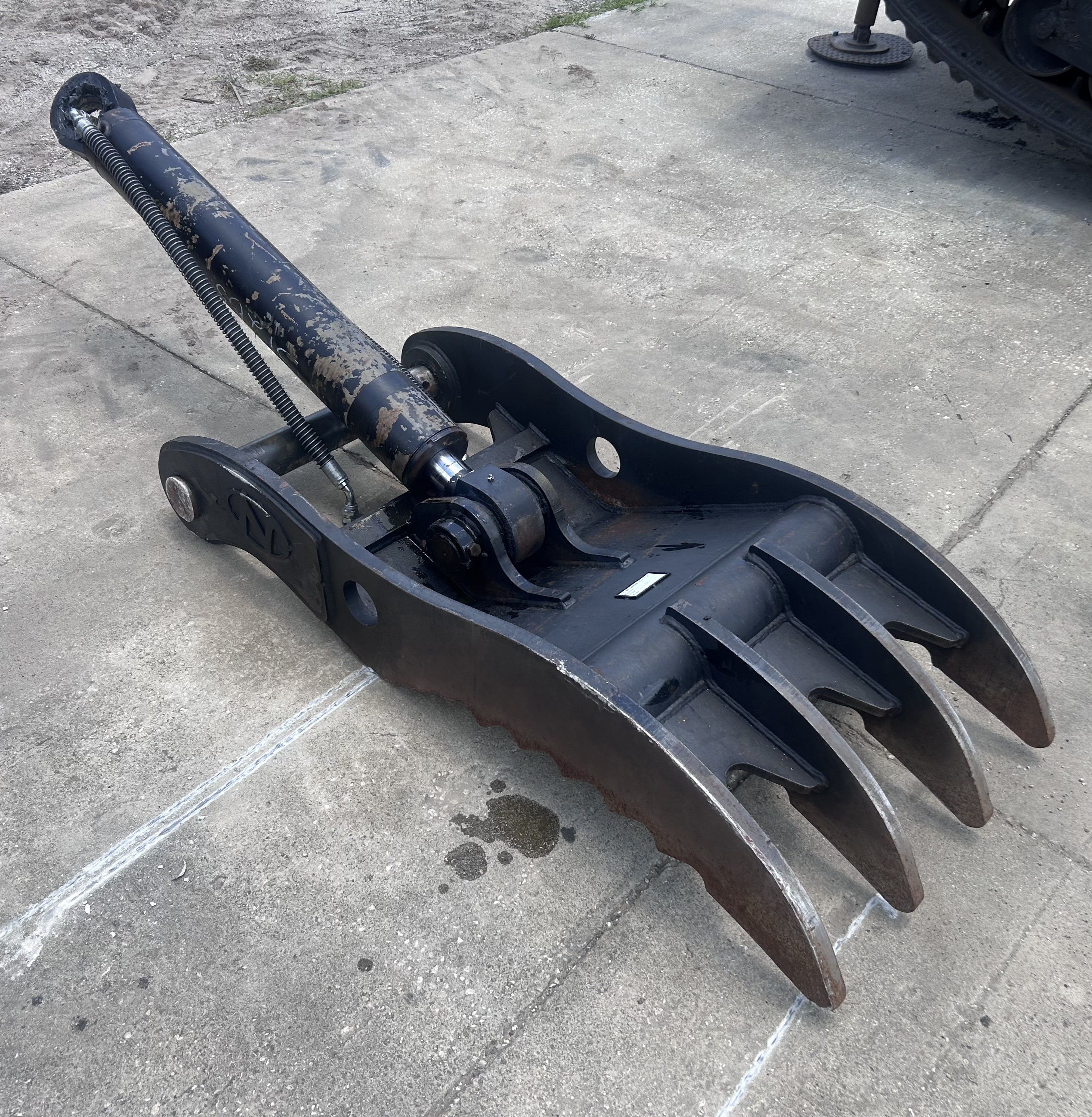 THUMB FOR SY265C (NO QUICK COUPLER) Photo 4 Thumbnail