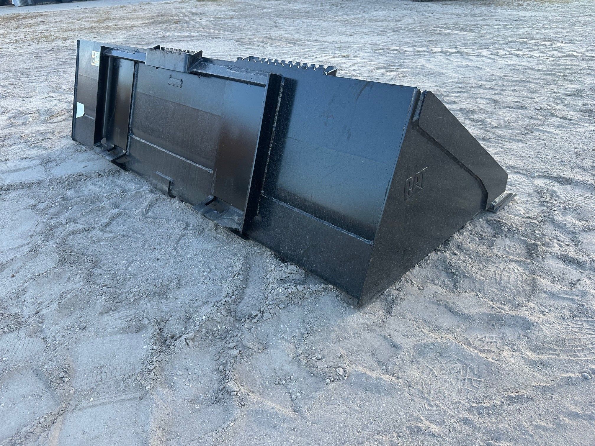 CAT 299D3 80" Skid Steer Bucket Photo 3 Thumbnail