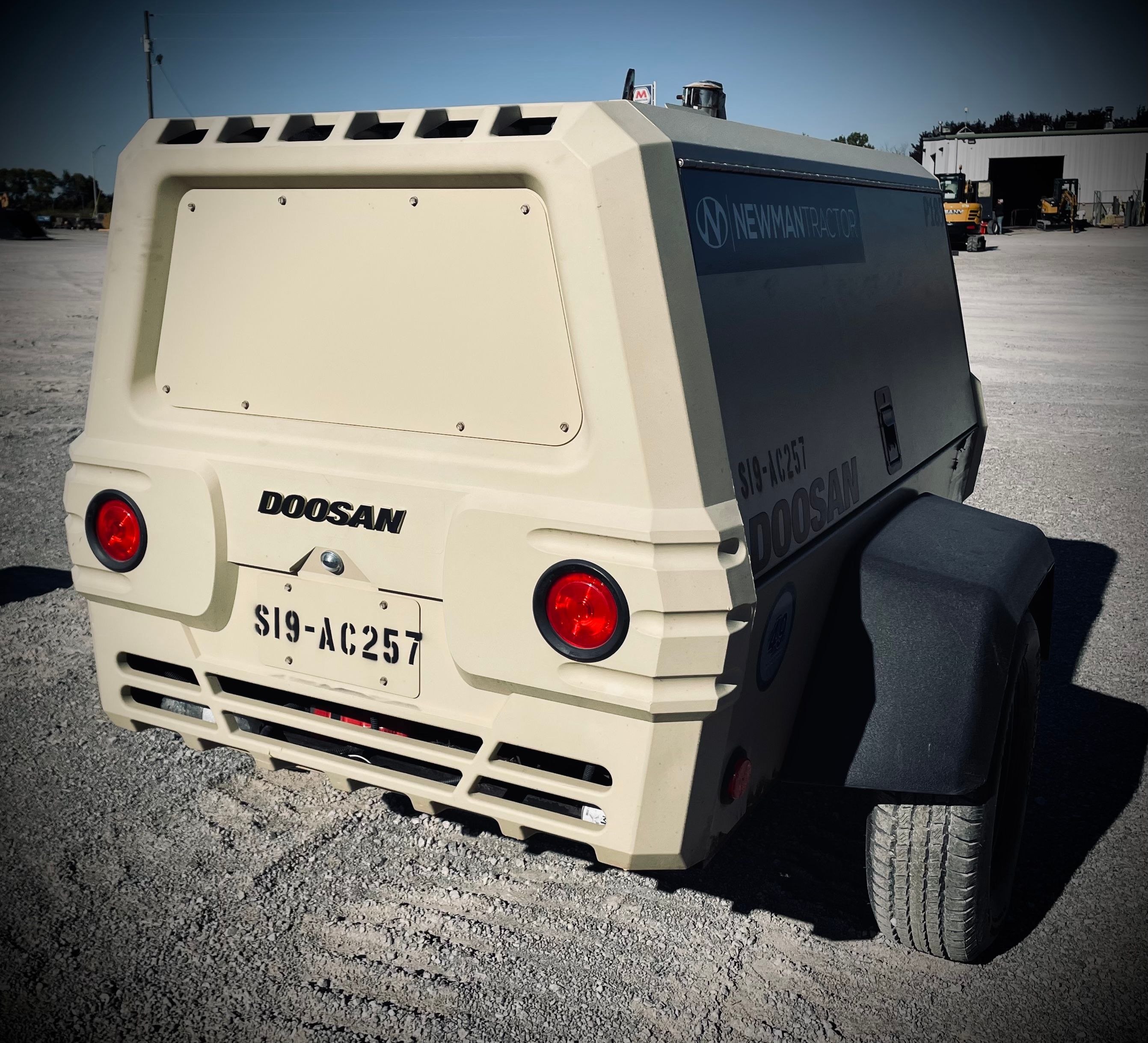 2019 DOOSAN P185 Photo 4 Thumbnail