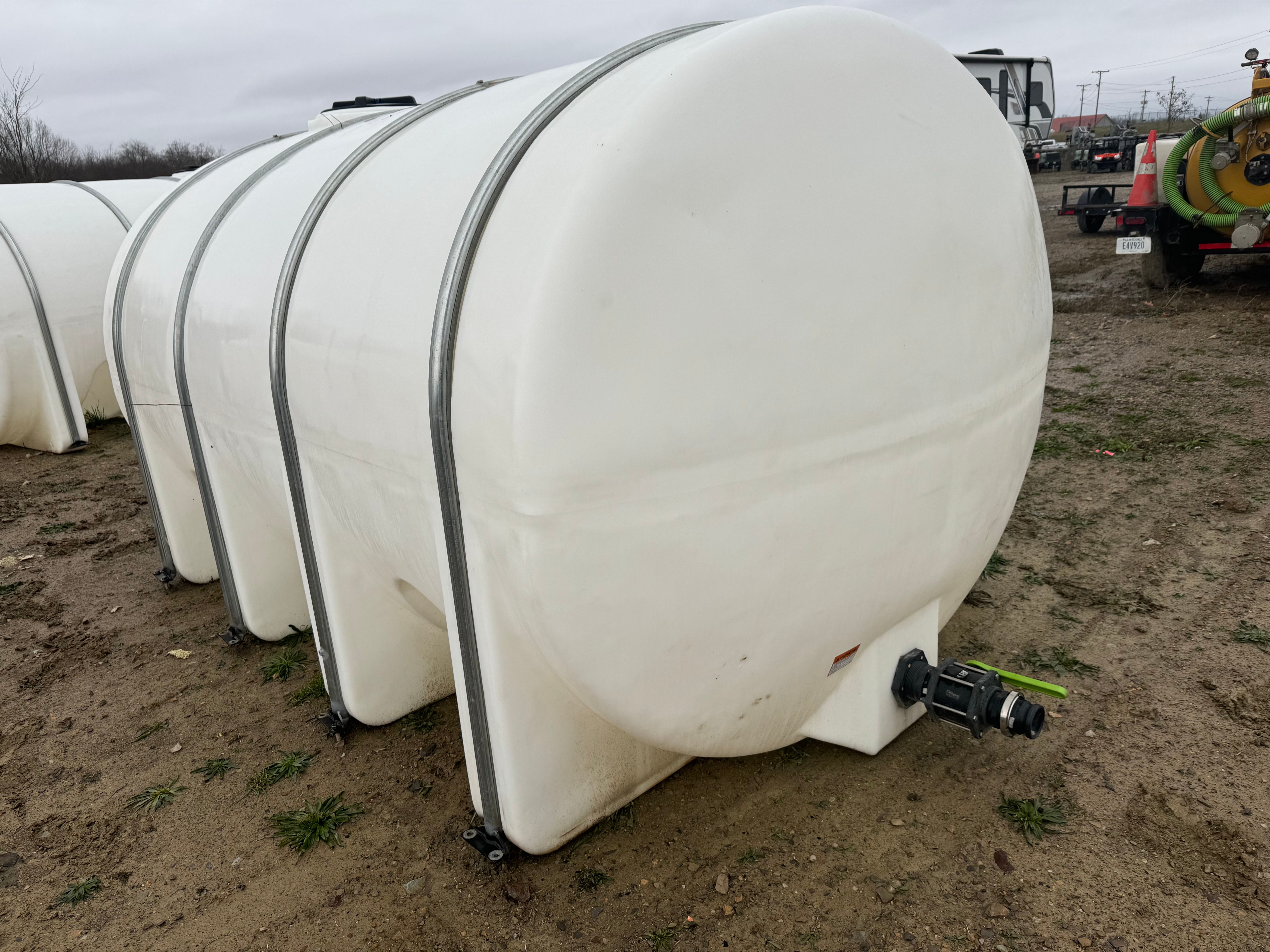 3135 GALLON WATER TANK Photo 1 Thumbnail