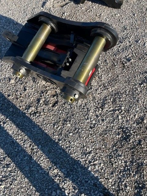 HYDRAULIC QUICK COUPLER FOR SY365C Photo 2 Thumbnail