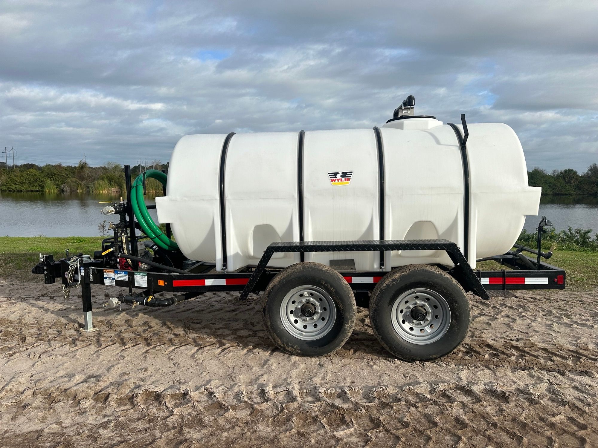WYLIE 1025 GALLON EXPRESS WATER WAGON Photo 2 Thumbnail