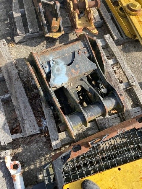 WHEEL LOADER QUICK COUPLER FOR CAT 930G Photo 4 Thumbnail