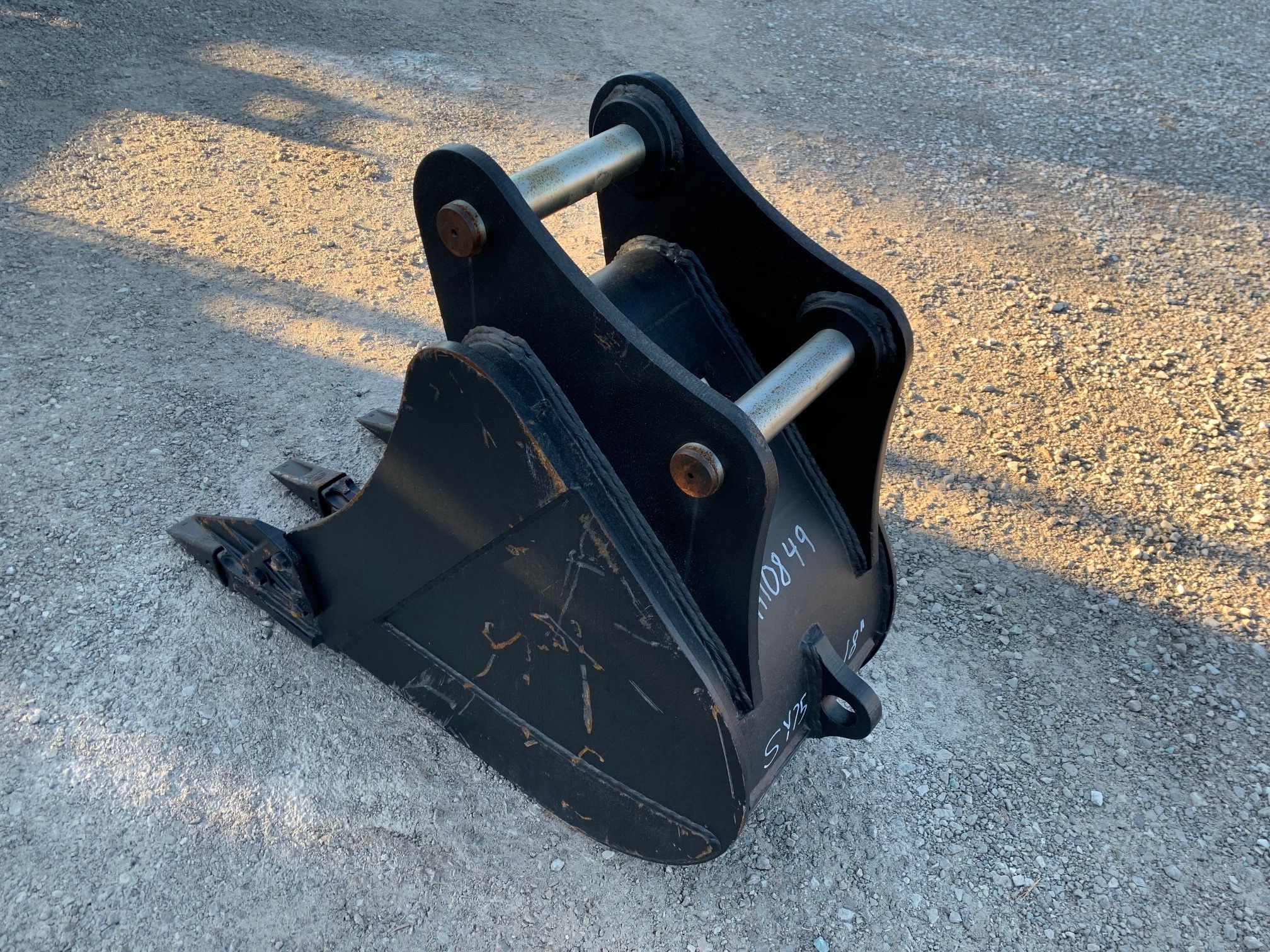 18" BUCKET FOR SY75C Photo 1 Thumbnail