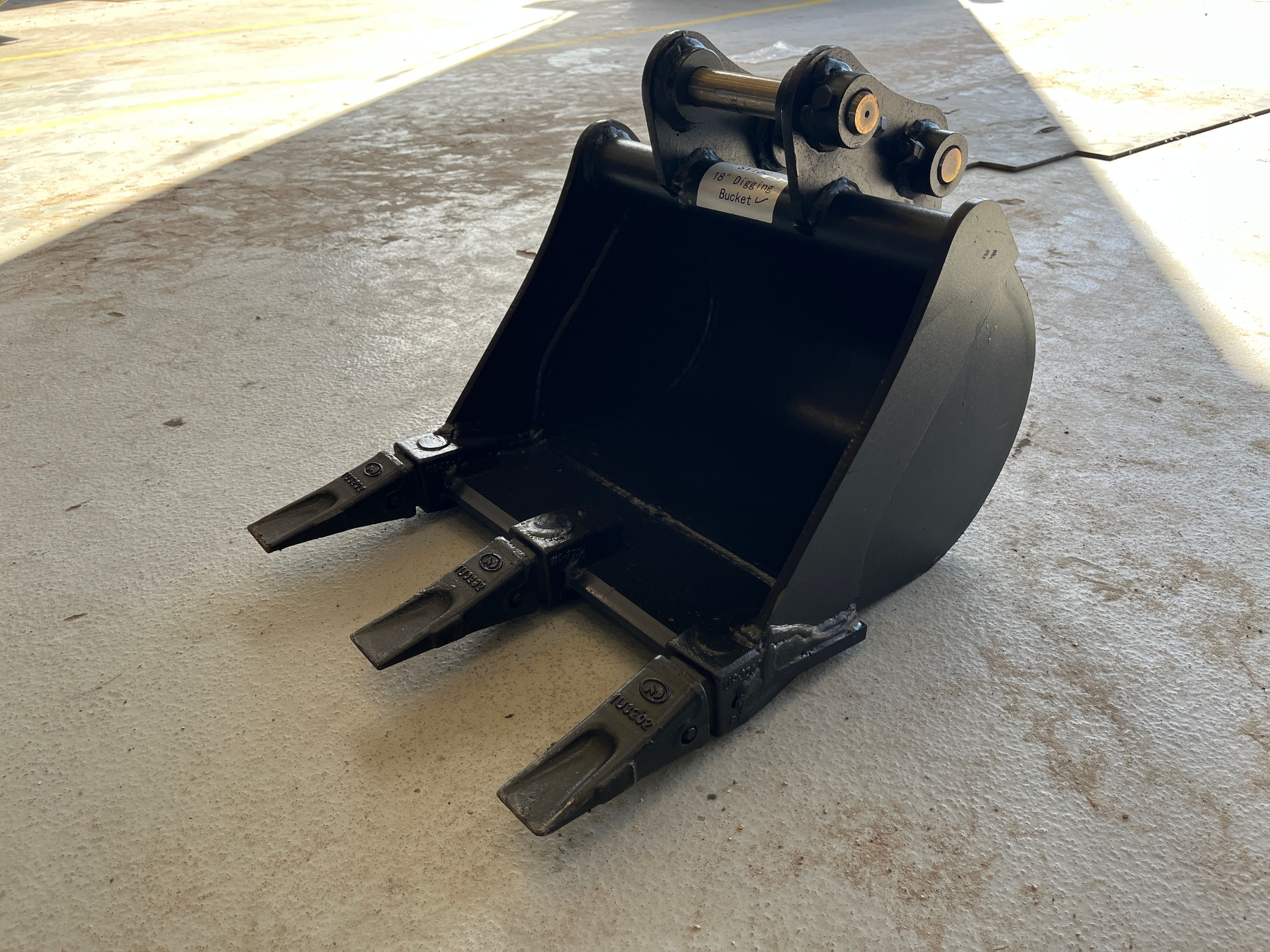 18" BUCKET FOR SY16C Photo 1 Thumbnail