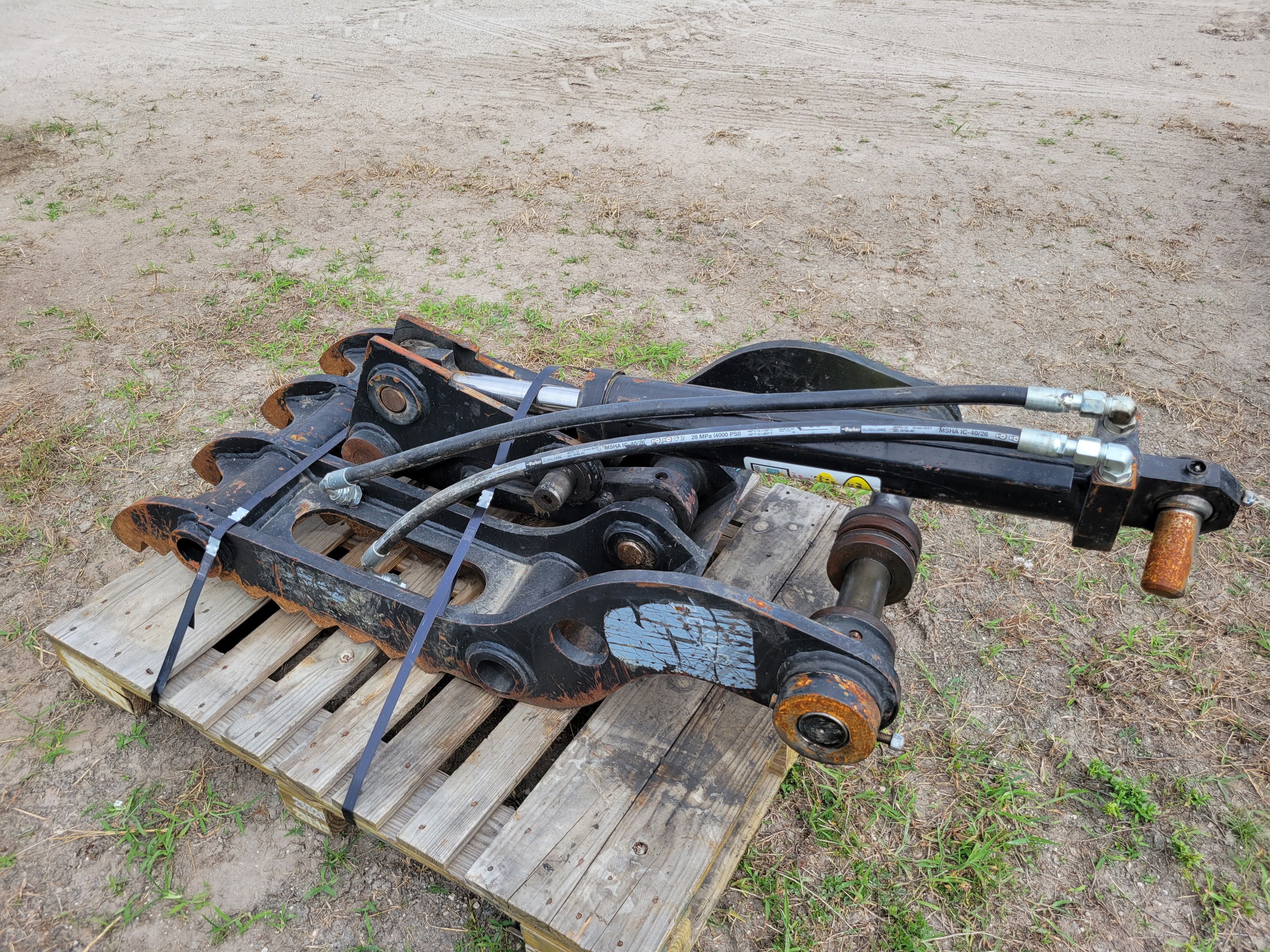 PROGRESSIVE THUMB FOR SY135C (SHORT - NO QC) Photo 2 Thumbnail