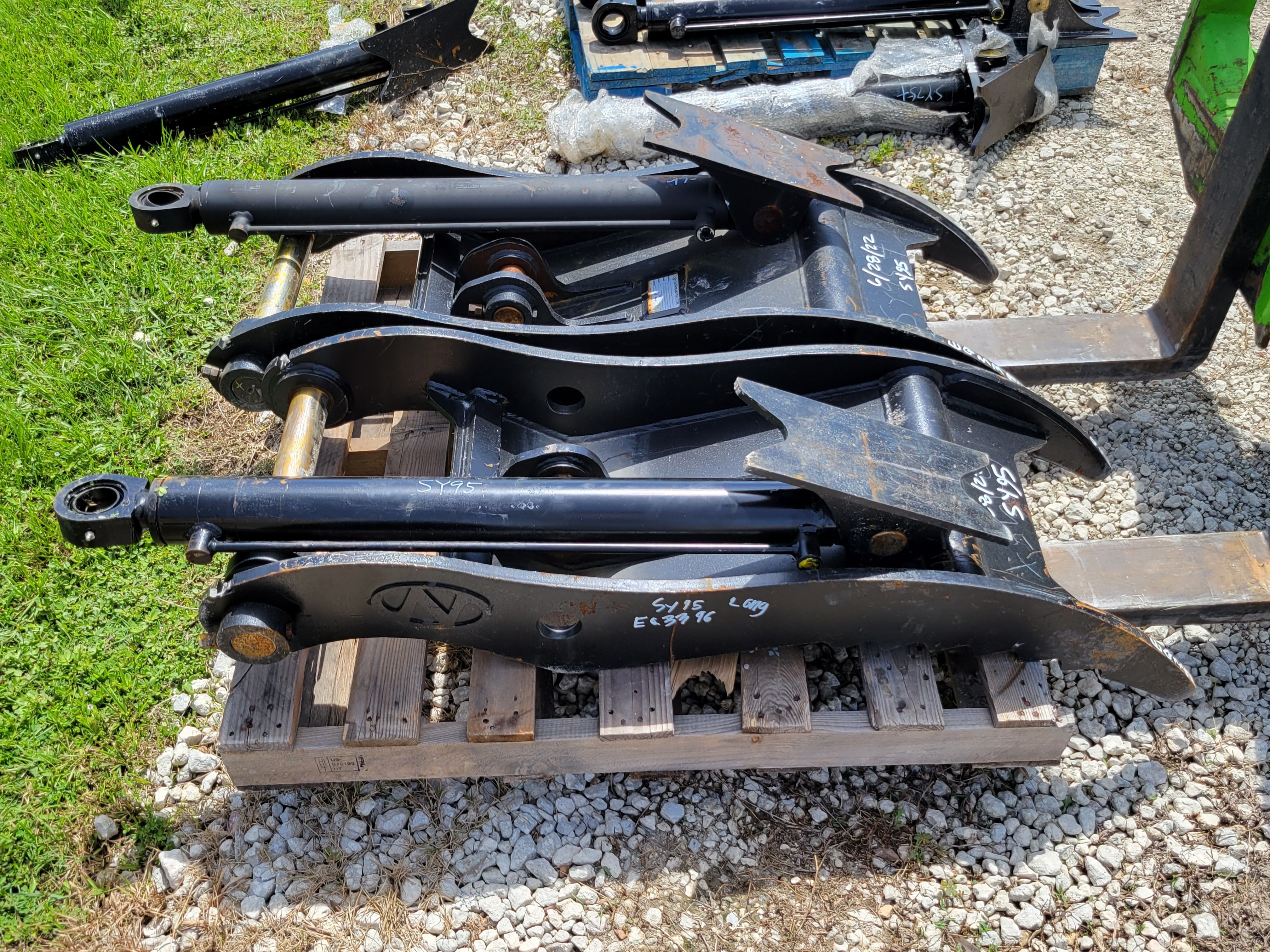 THUMB FOR SY95C (FOR USE W/ QUICK COUPLER) Photo 2 Thumbnail