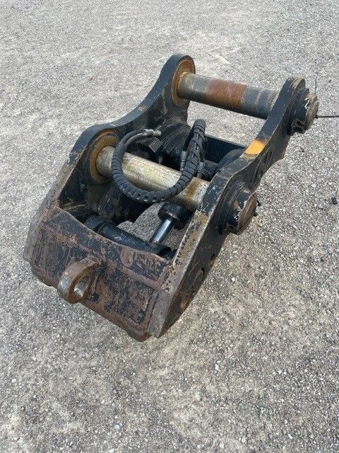 HYDRAULIC QUICK COUPLER FOR SY500H Photo 2 Thumbnail