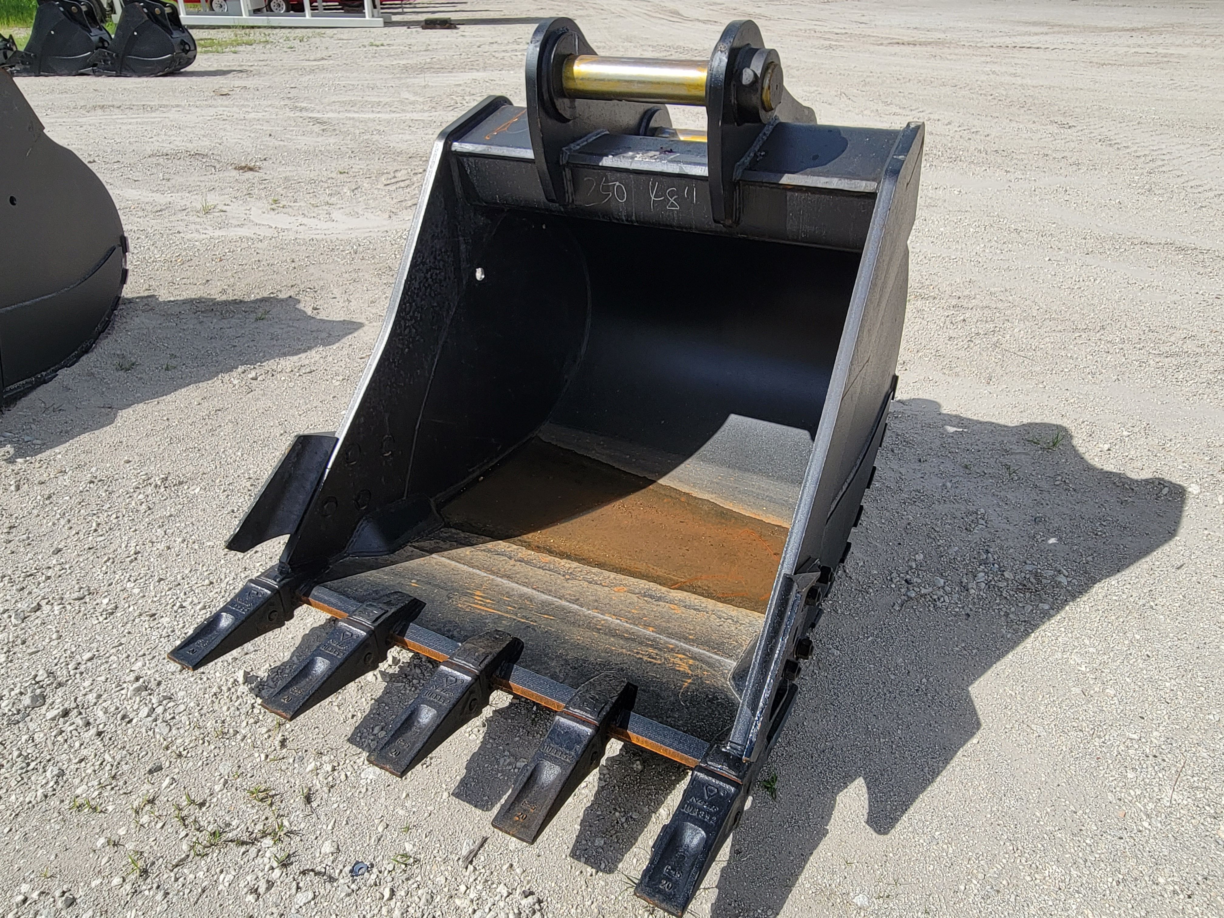 48" EXCAVATOR DIGGING BUCKET 90MM PIN Photo 1 Thumbnail