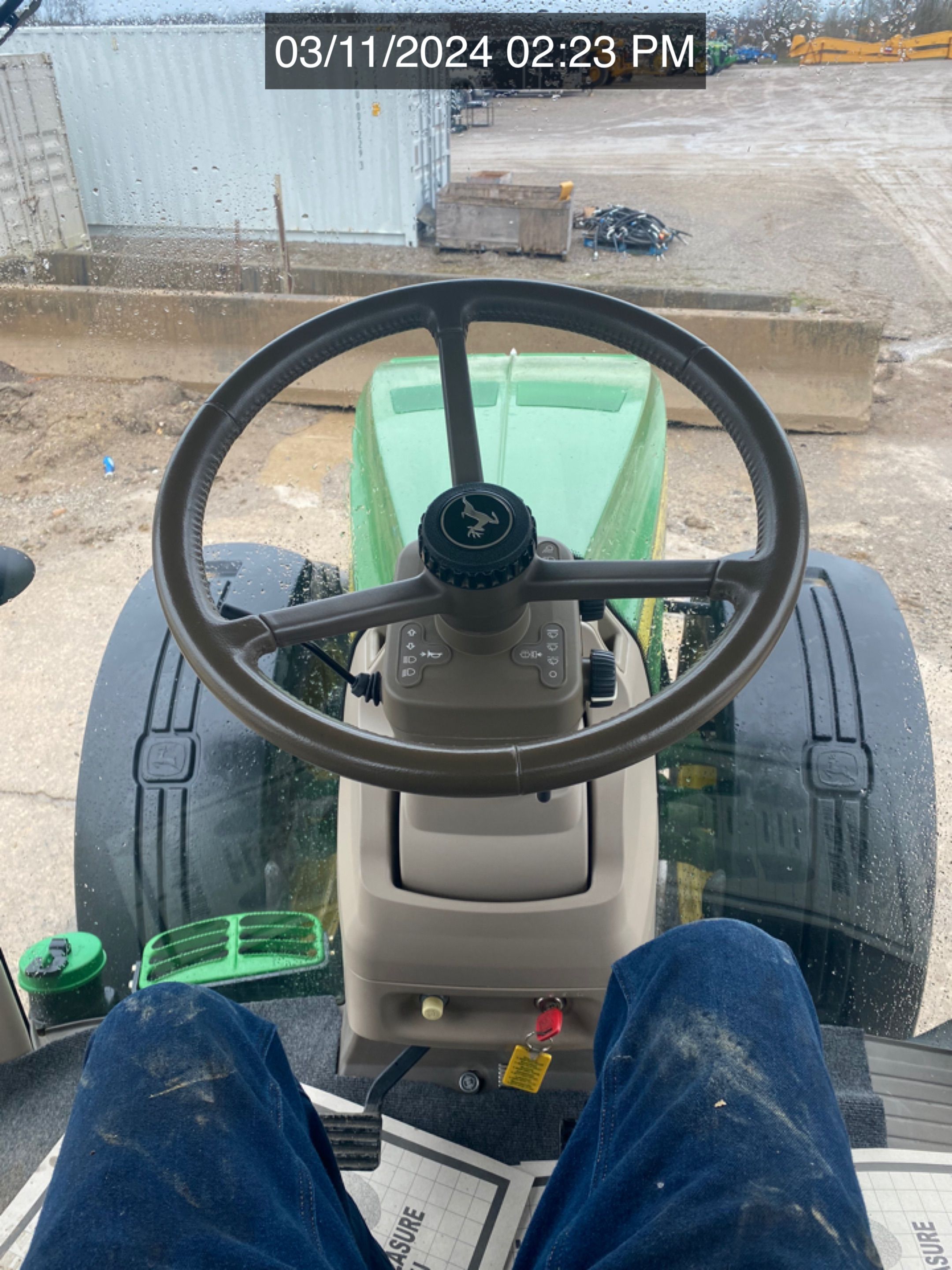 2012 JOHN DEERE 8335R Photo 10 Thumbnail