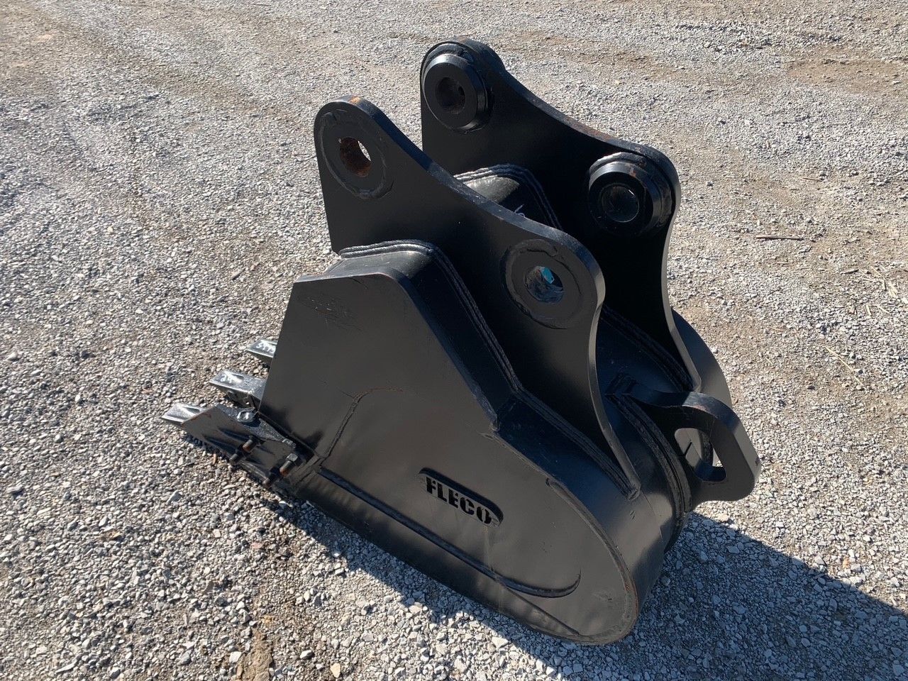 24" BUCKET FOR SY135C W SIDE CUTTER Photo 3 Thumbnail