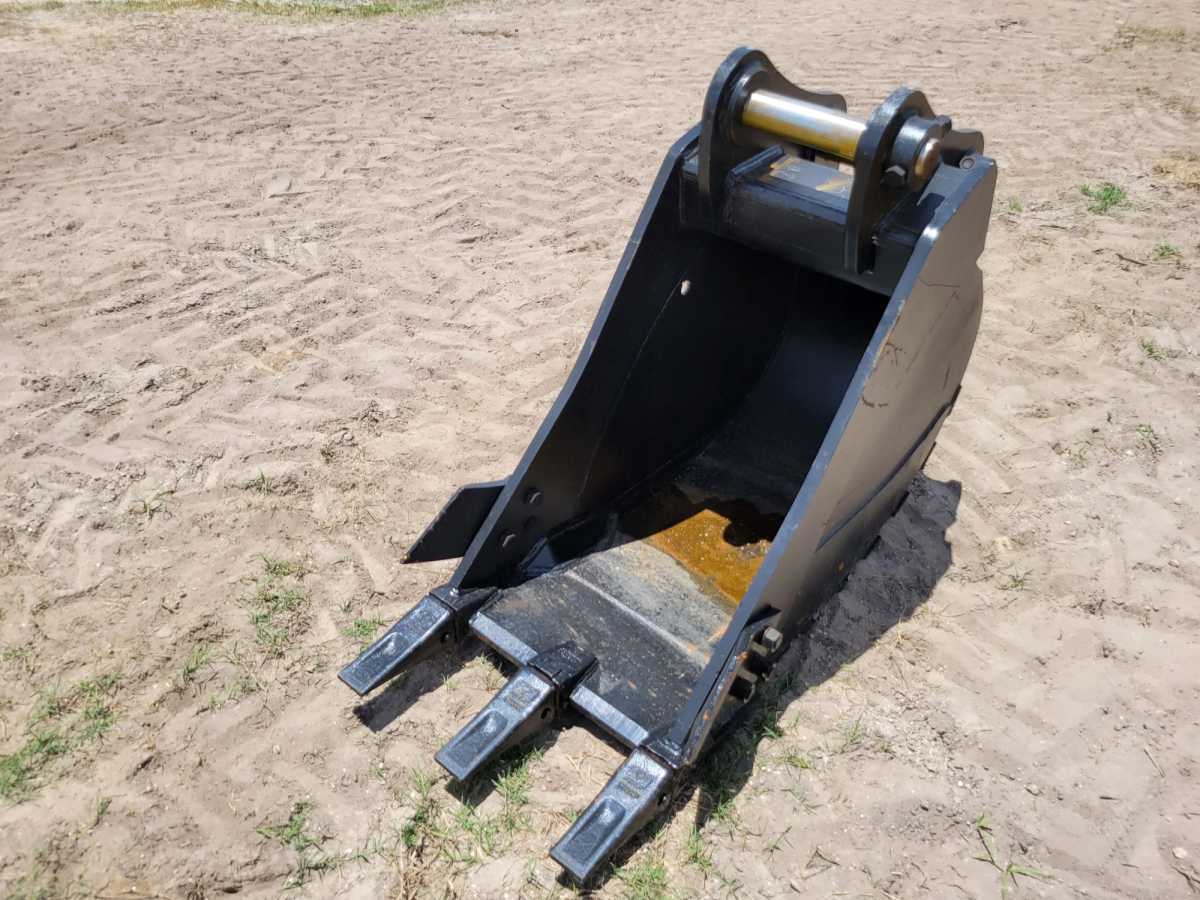24" EXCAVATOR DIGGING BUCKET 65MM PIN Photo 1
