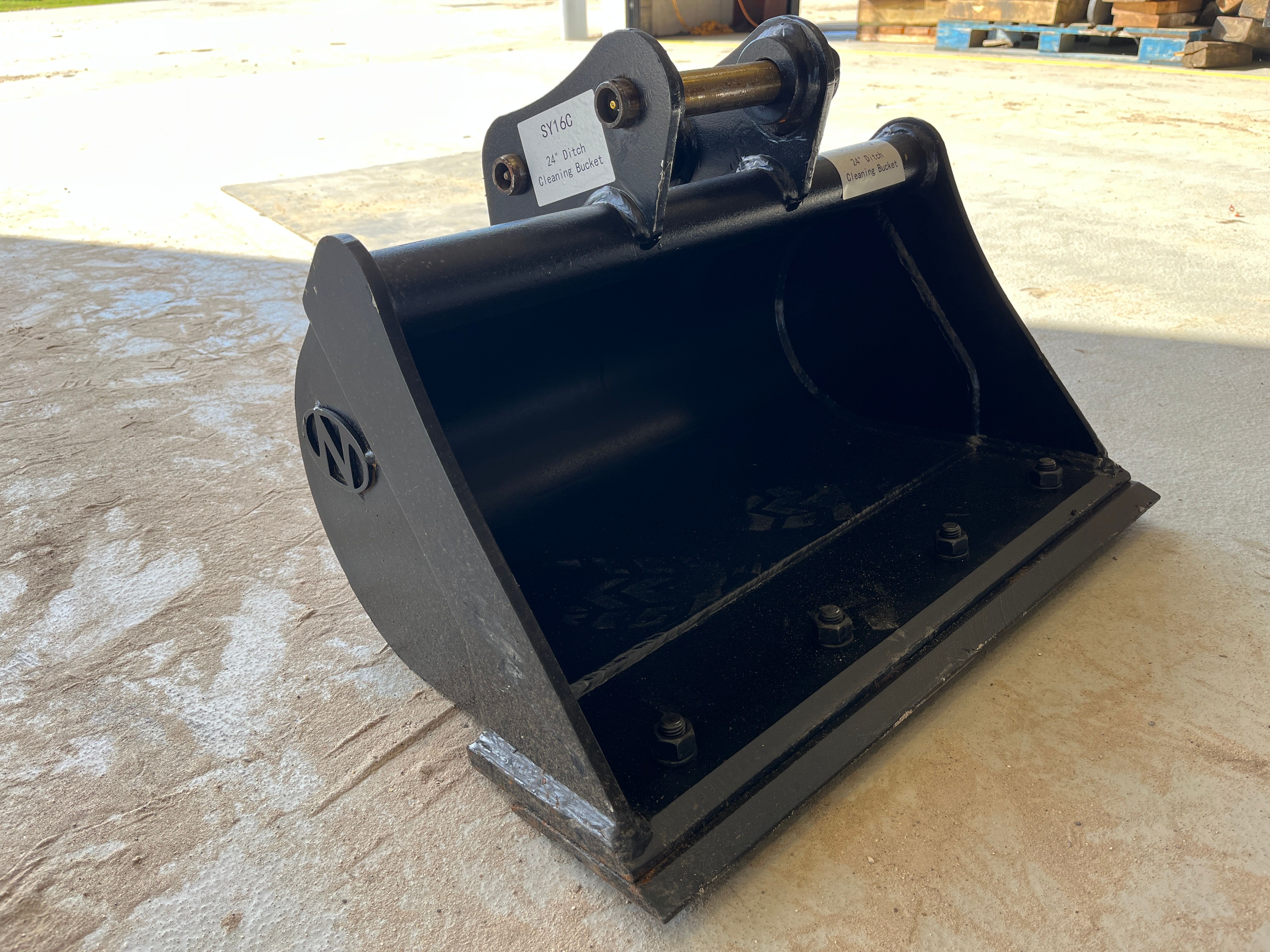 24" DC BUCKET FOR SY16C Photo 4 Thumbnail