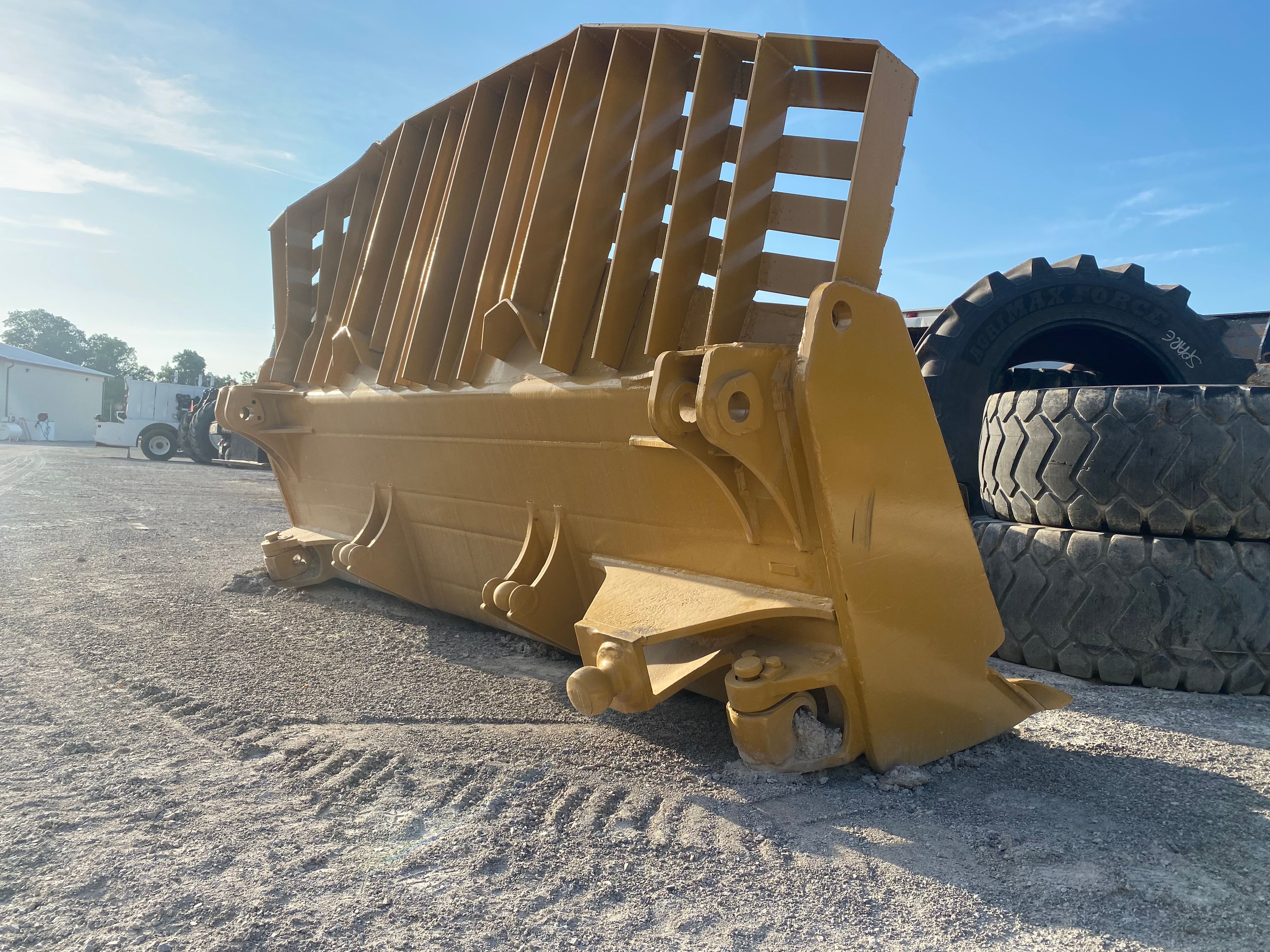 CAT D8T SU BLADE W/ OUTSIDE PUSH ARMS Photo 3 Thumbnail