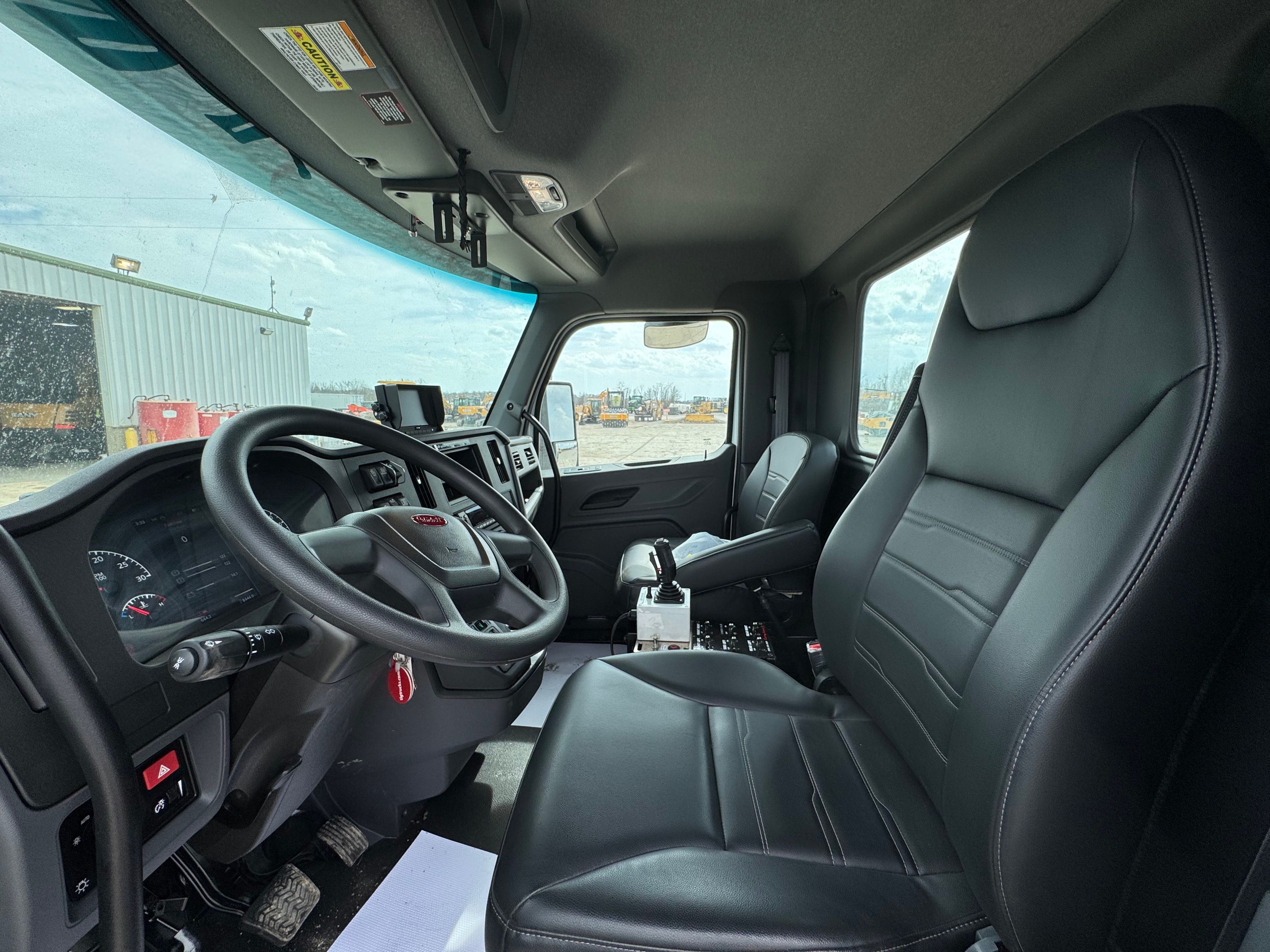 2025 PETERBILT 548 WATER Photo 4 Thumbnail