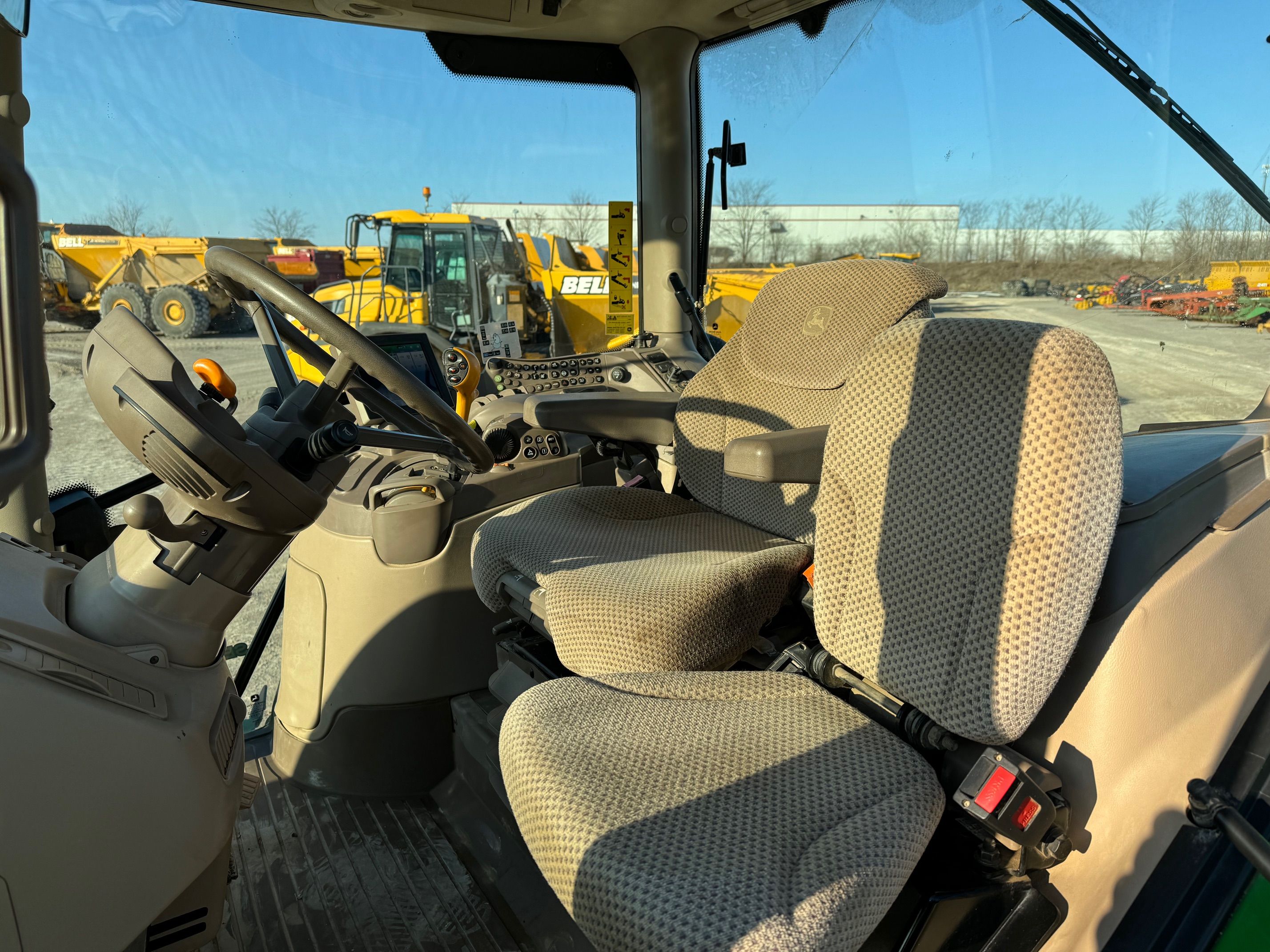 2019 JOHN DEERE 6155R Photo 6 Thumbnail