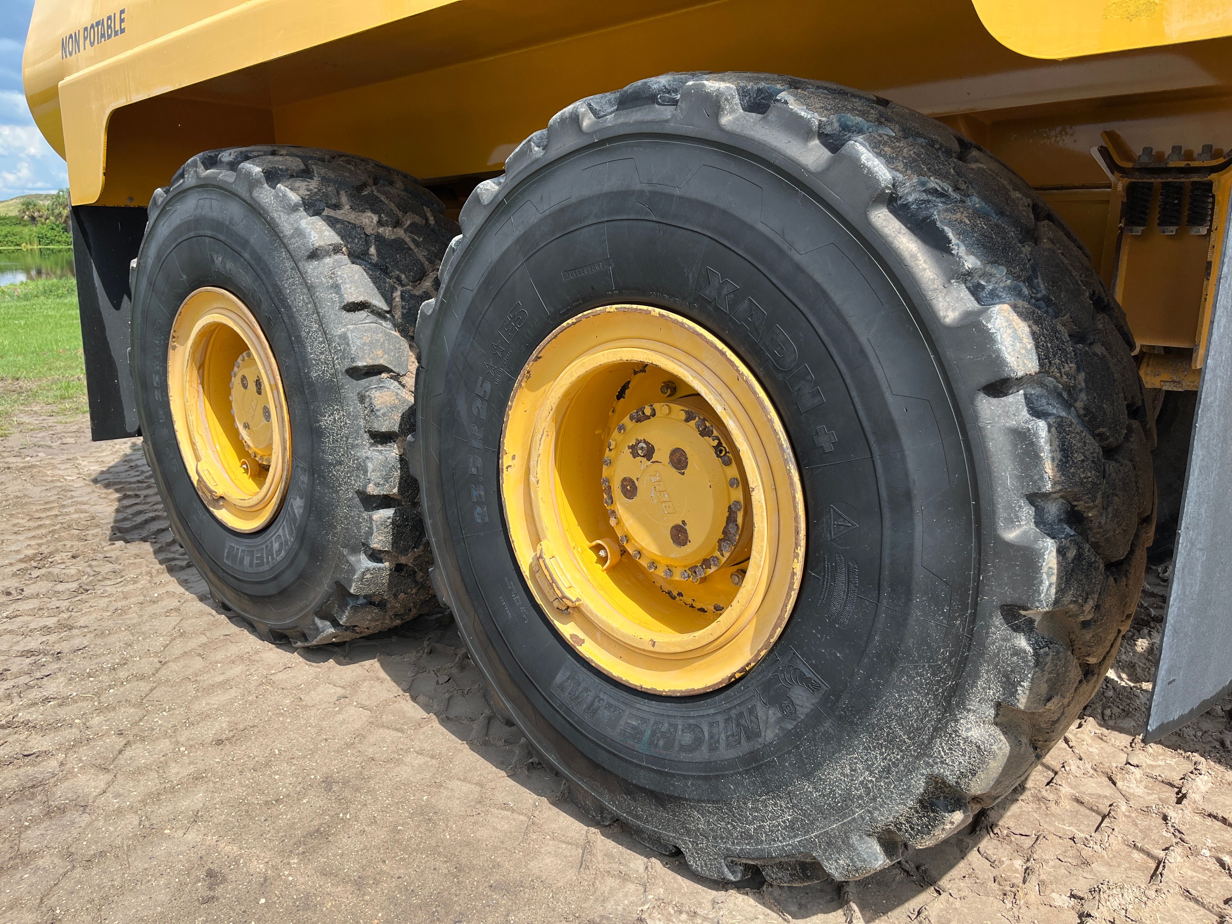 2016 BELL B25E Photo 14 Thumbnail