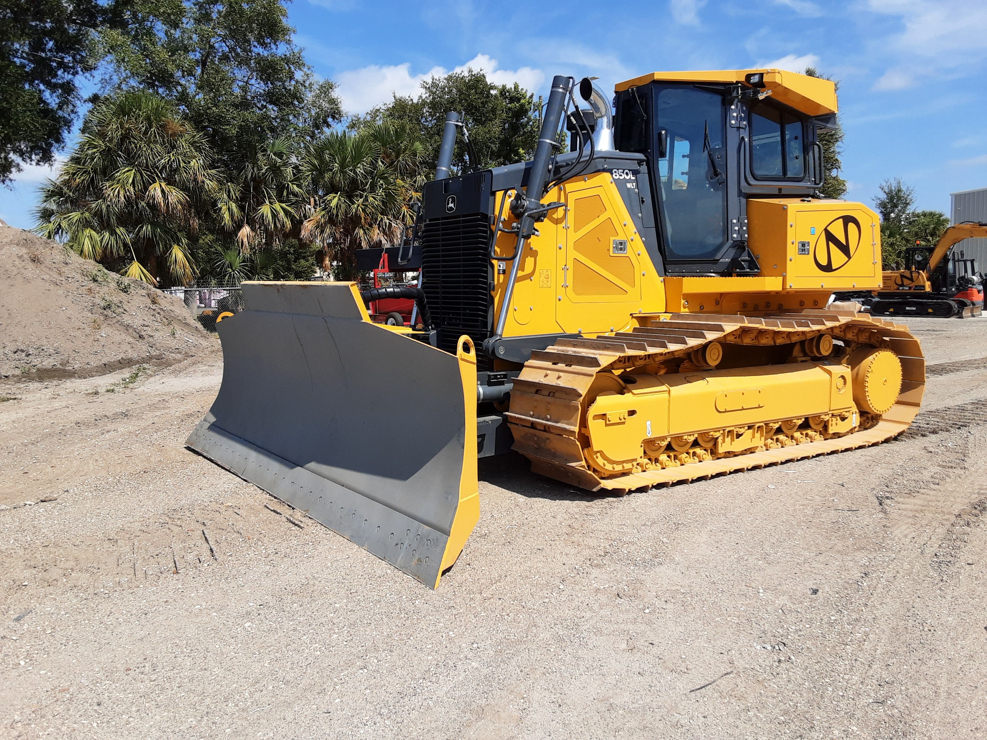 2023 JOHN DEERE 850L WLT Photo 1 Thumbnail