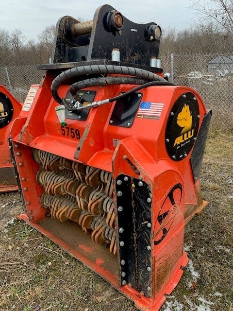 1.5 YD PADDING BUCKET FOR SY215C/SY225C Photo 1 Thumbnail