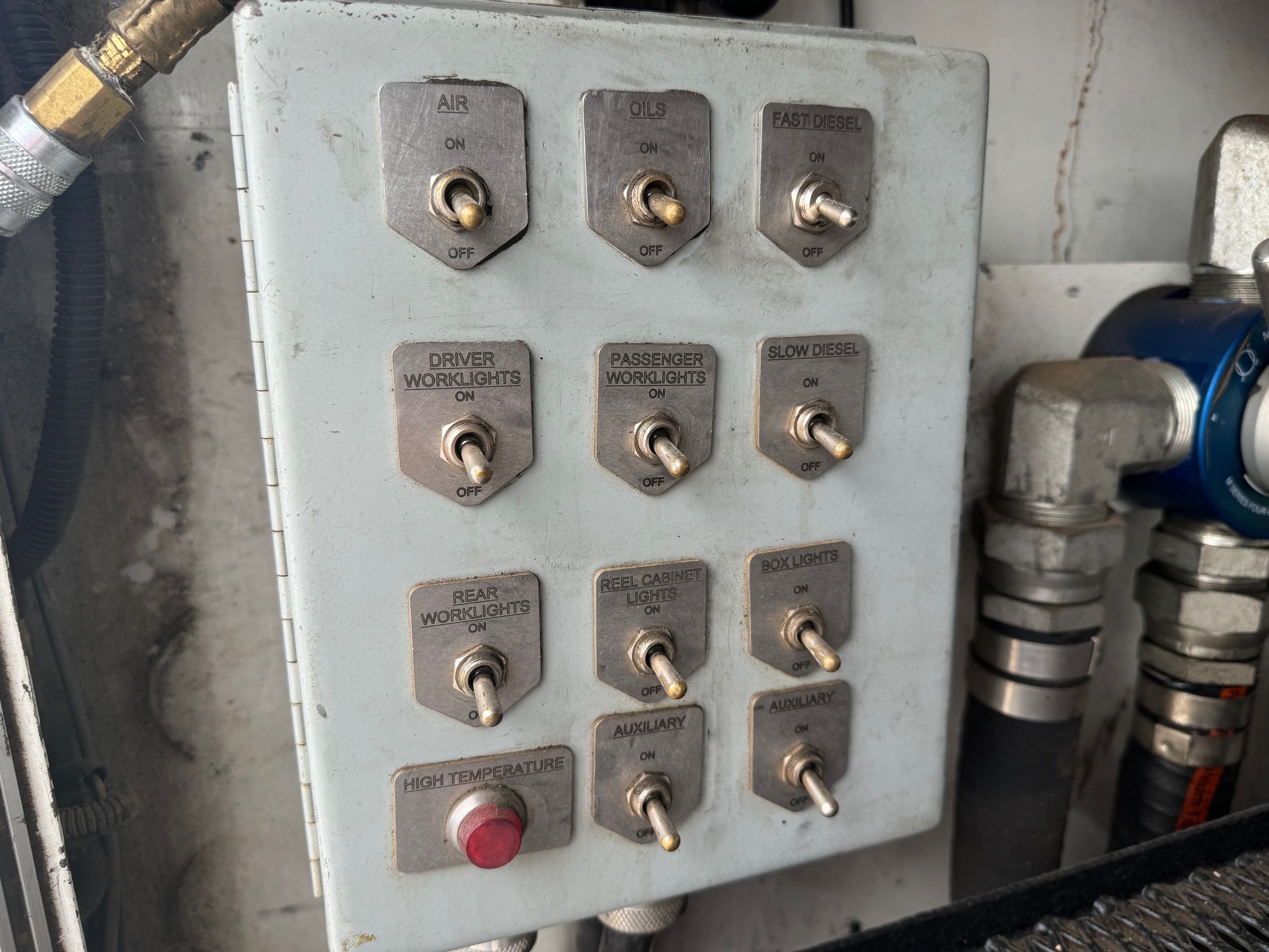 2015 INTERNATIONAL 4400 FUEL AND LUBE Photo 8 Thumbnail